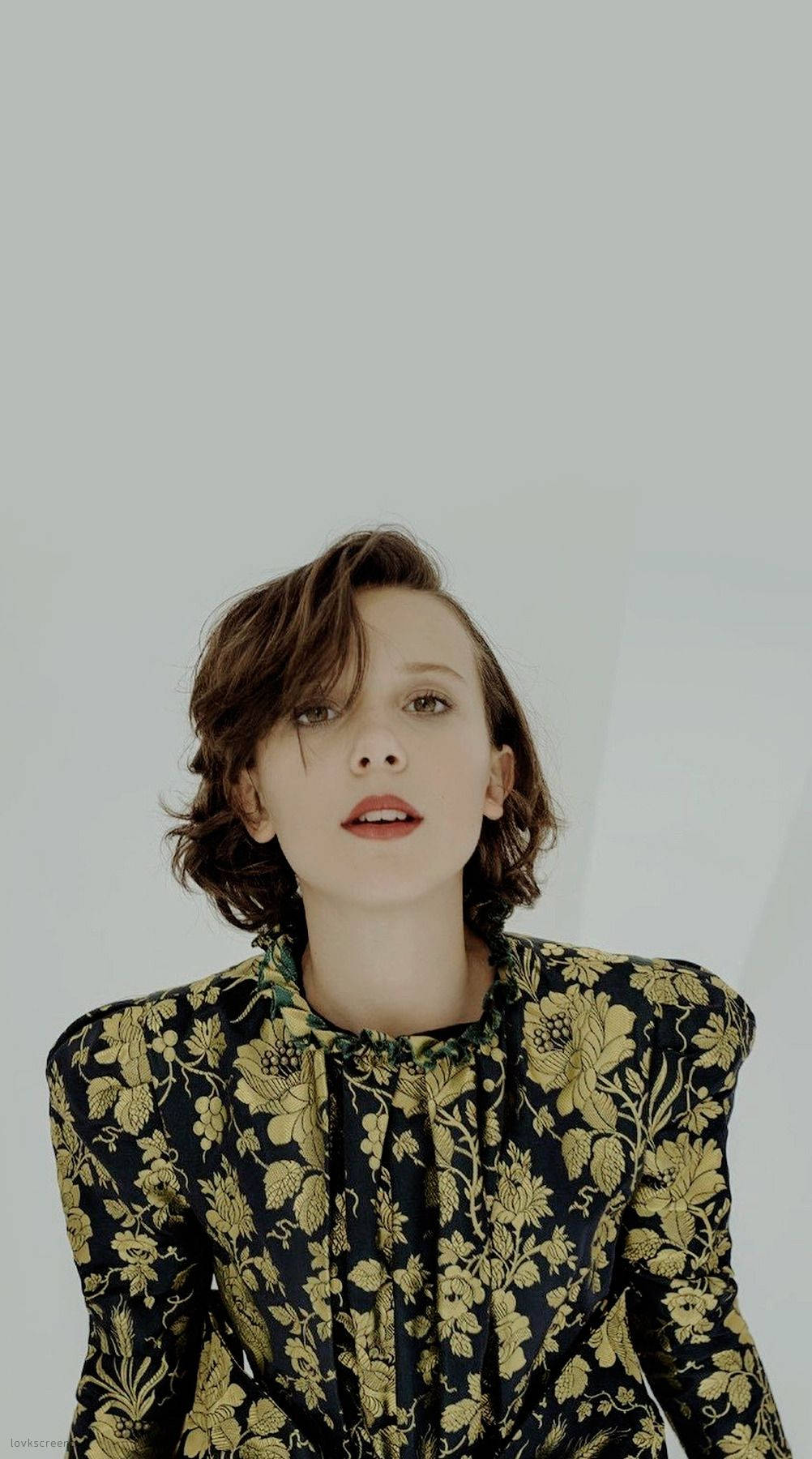 Ritratto donna abito floreale, 1002x1800 Verticale, Mobile
