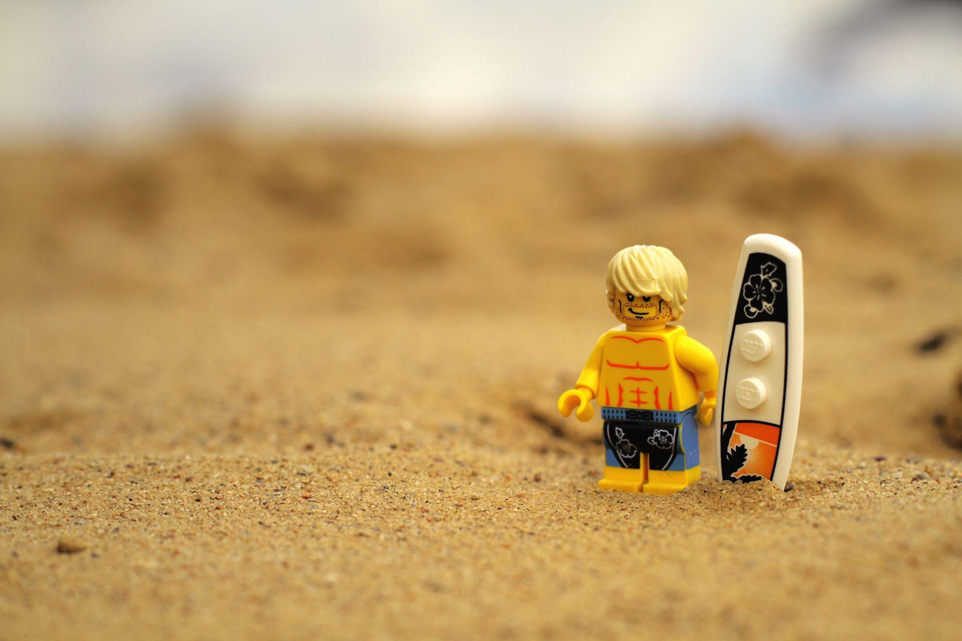 Minifigure LEGO surfista spiaggia, costruzioni, 1920x1280 Full HD+, PC