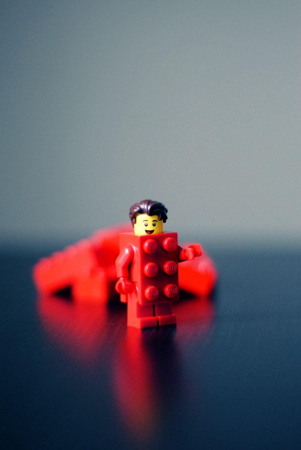 Minifigure LEGO rossa, 1000x1494 Full HD Verticale, Google Pixel