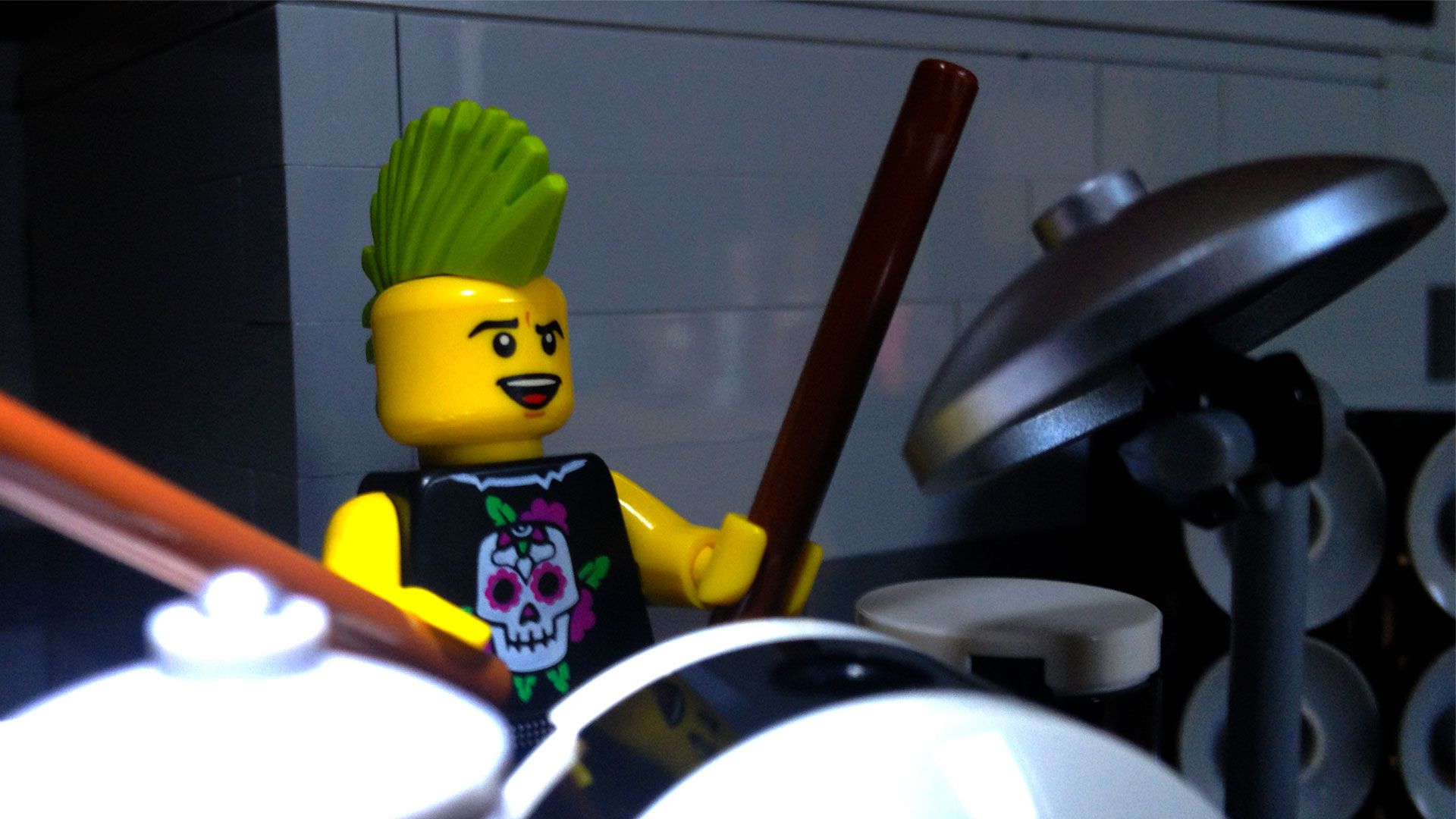 Minifigure LEGO batterista punk, 1920x1080 Full HD, Desktop