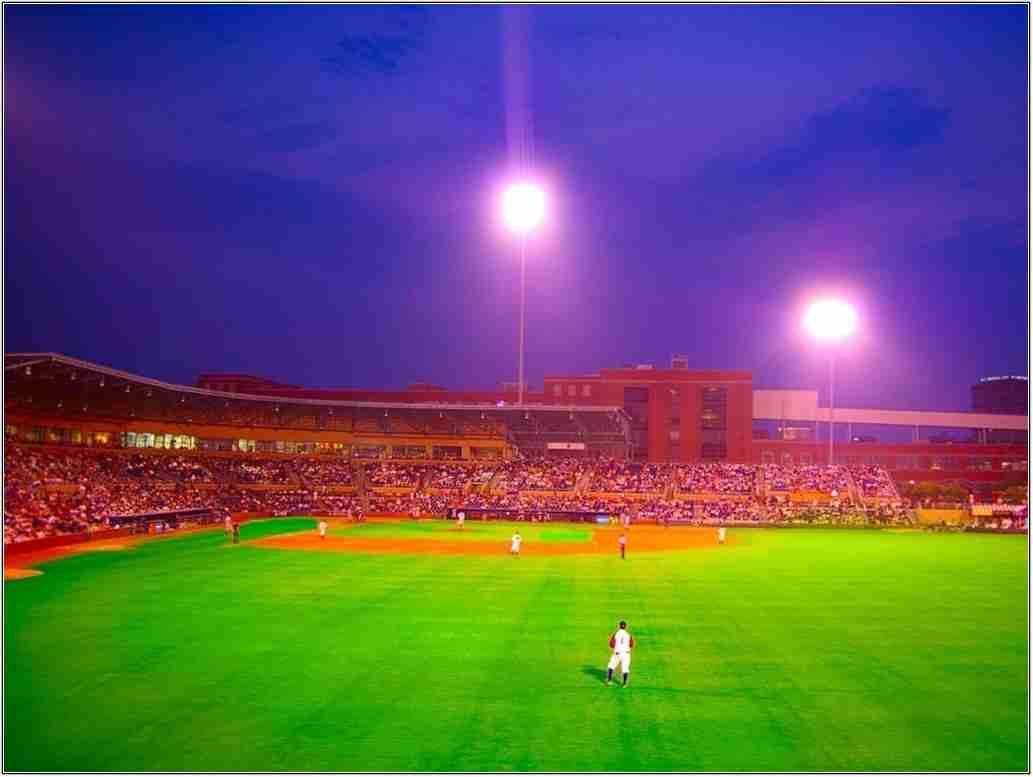 Palla da baseball su terreno, 1280x720 720p, iMac