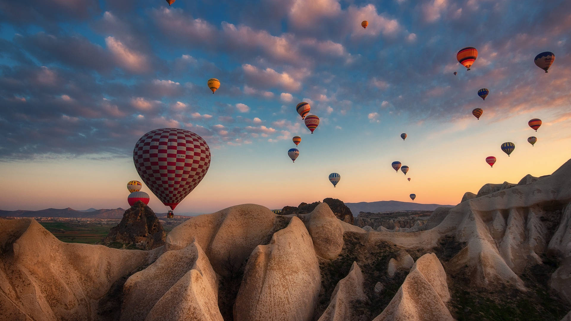 Palloncini colorati e lampione, 1920x1200 Full HD+, Desktop