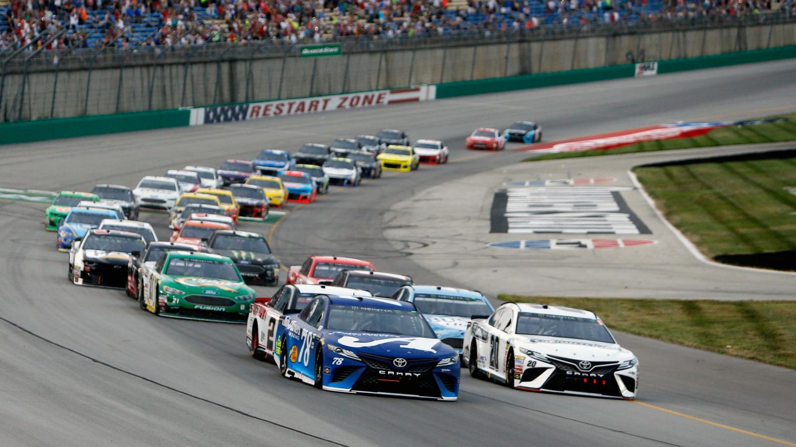 Auto da corsa NASCAR in pista, 1600x900 HD Ready, Laptop