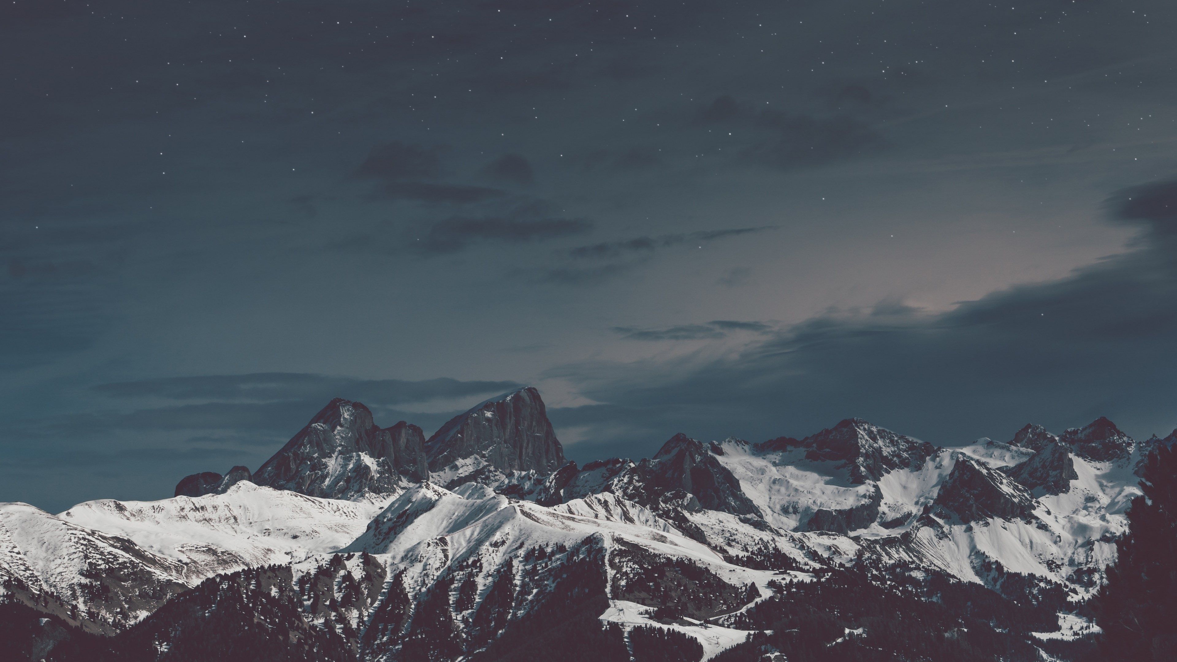 Montagne innevate con aurora boreale, 1600x900 HD, Desktop
