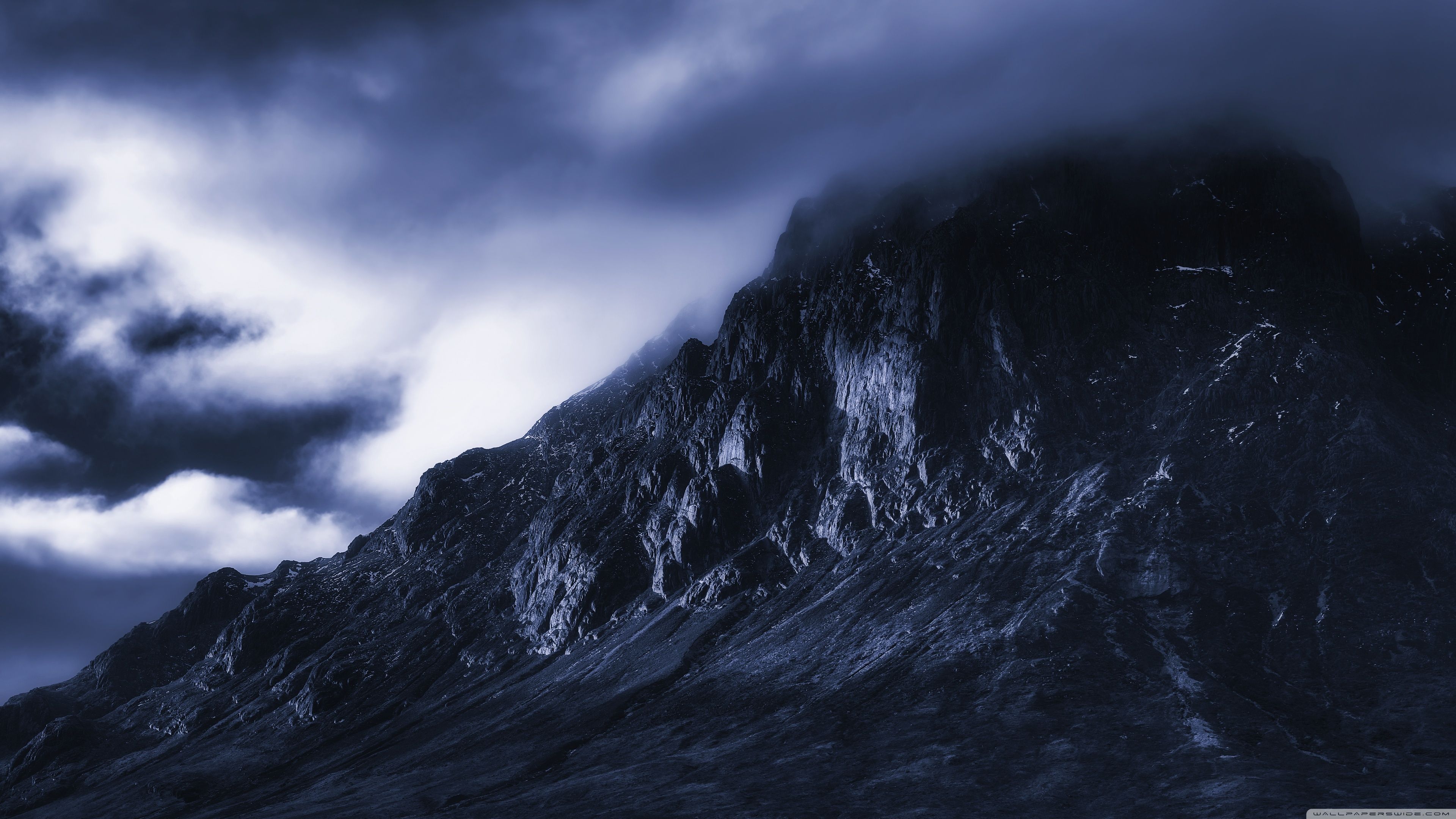 Montagna scura nuvolosa, 3840x2160 Ultra HD, Monitor 4K