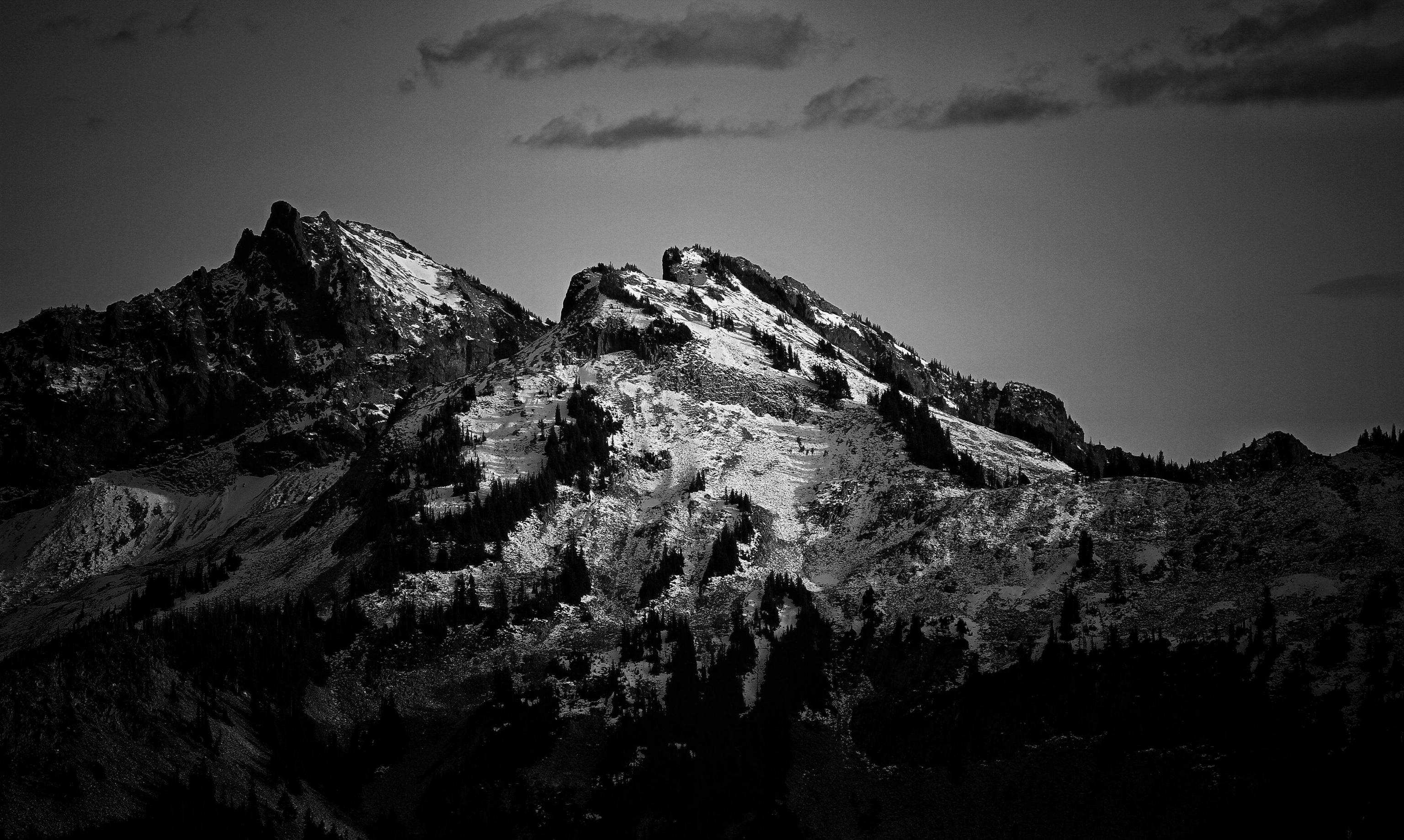 Montagna nera in bianco e nero, 3840x2297 UHD, PC 4K