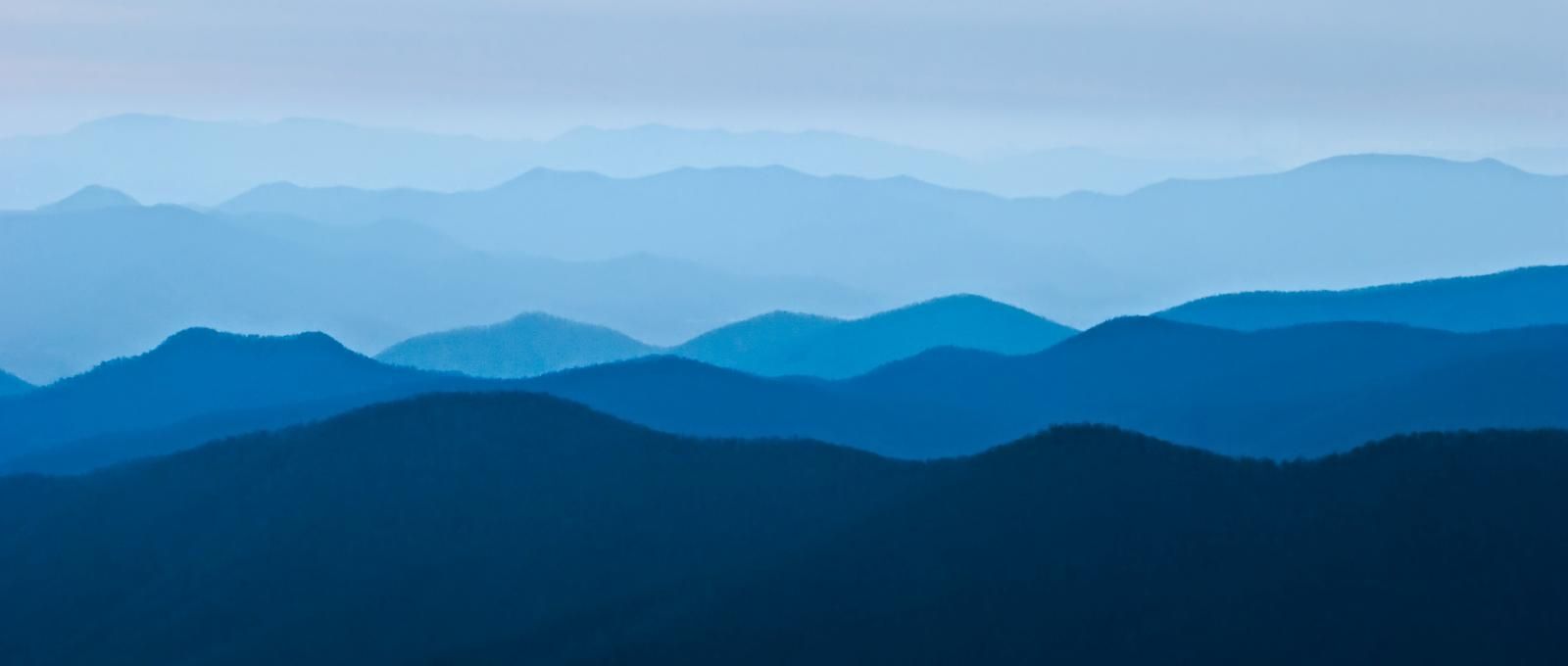 Montagne blu sfumate nebbia, 1600x680 Ultrawide, Dual Monitor