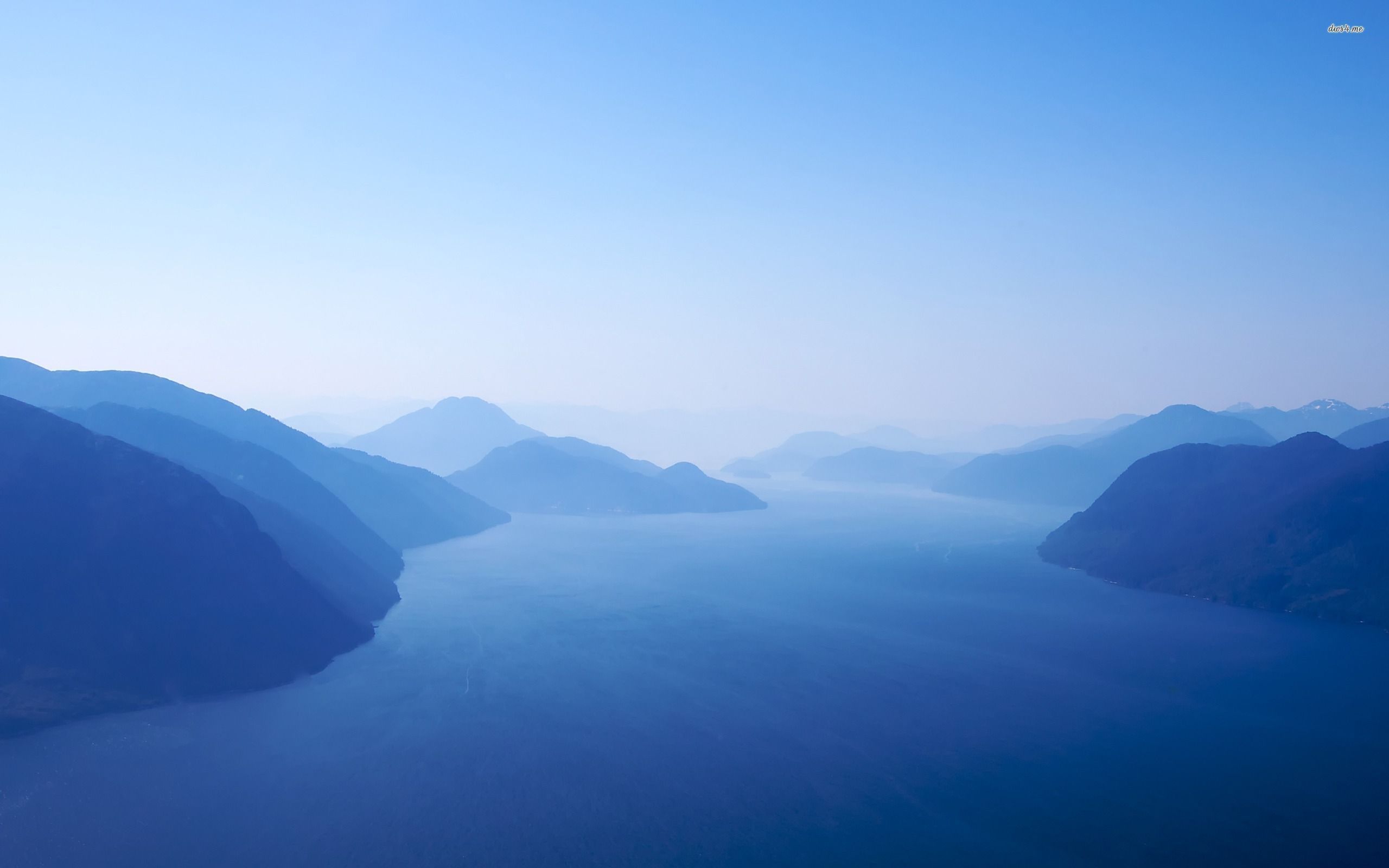 Montagne blu e lago nebbioso, 2560x1600 2K+, MacBook Pro