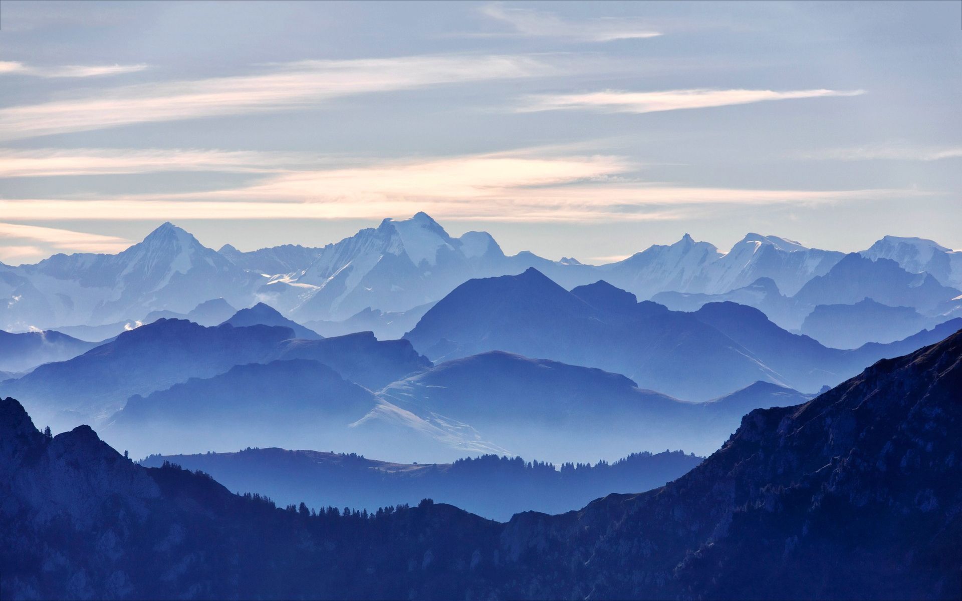 Montagne blu sfumate nebbia, 1920x1200 WUXGA, Laptop