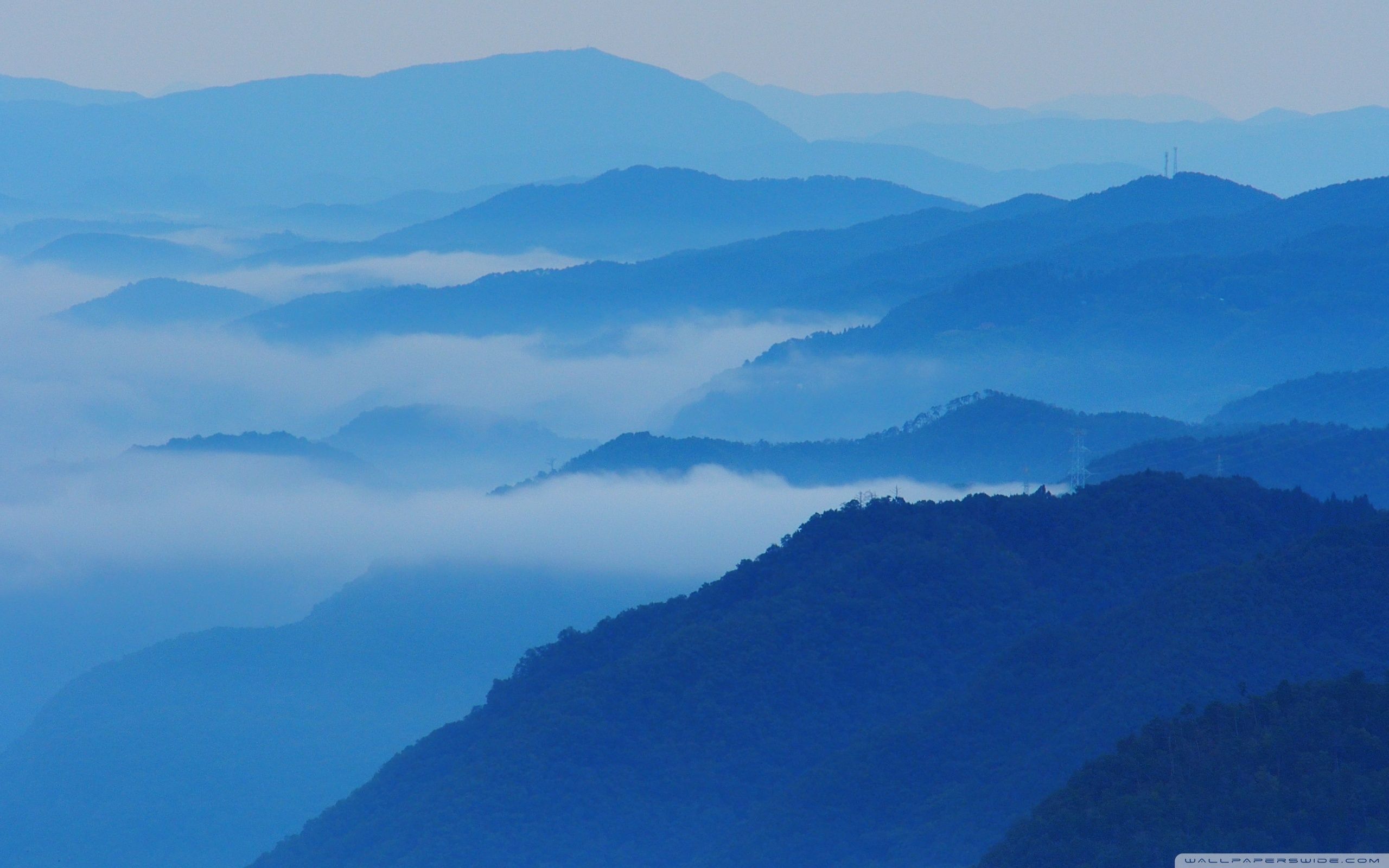 Montagne blu nella nebbia, 2560x1600 2K, Desktop