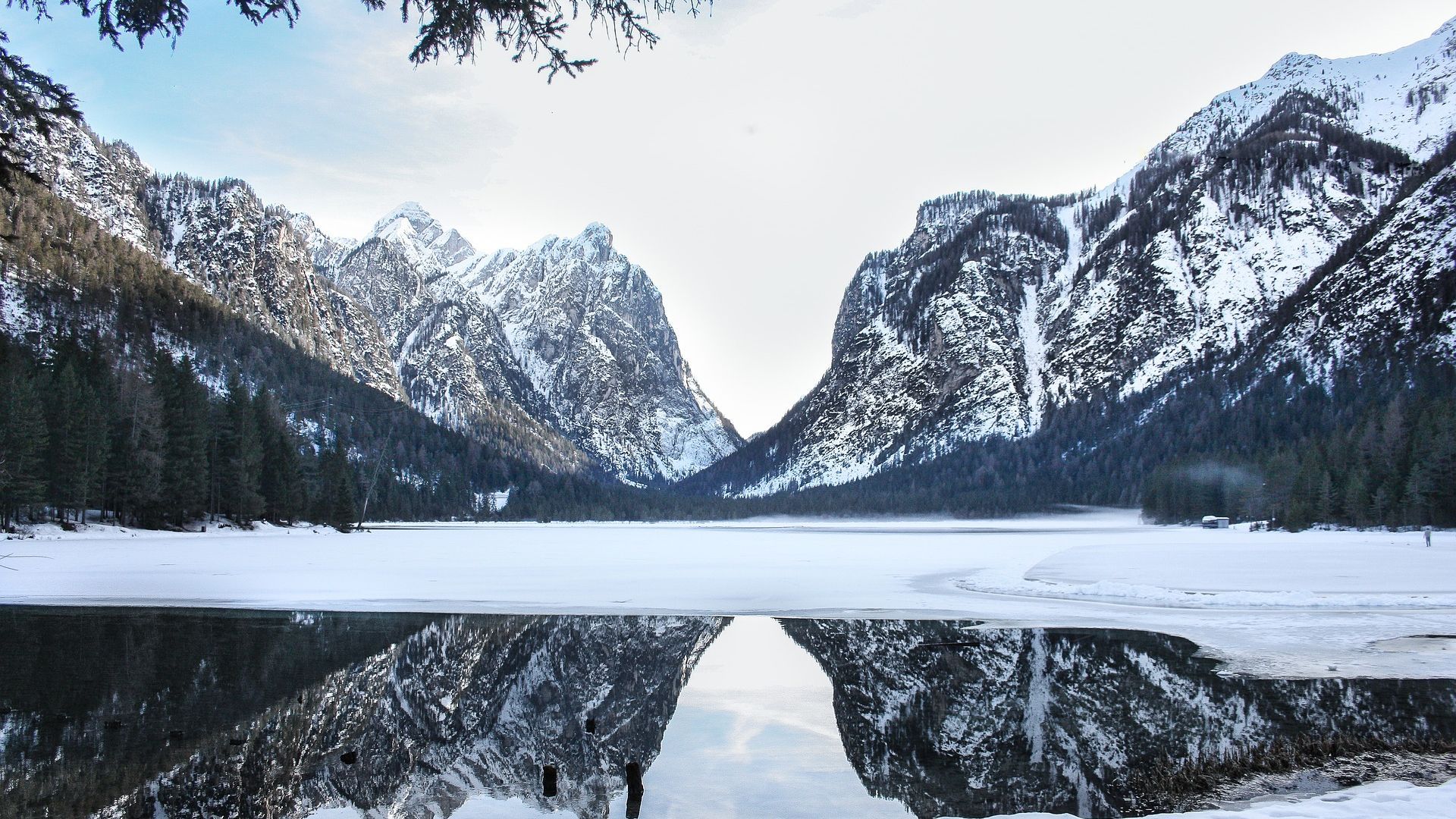 Montagne innevate con lago ghiacciato, 1920x1080 Full HD, PC Desktop