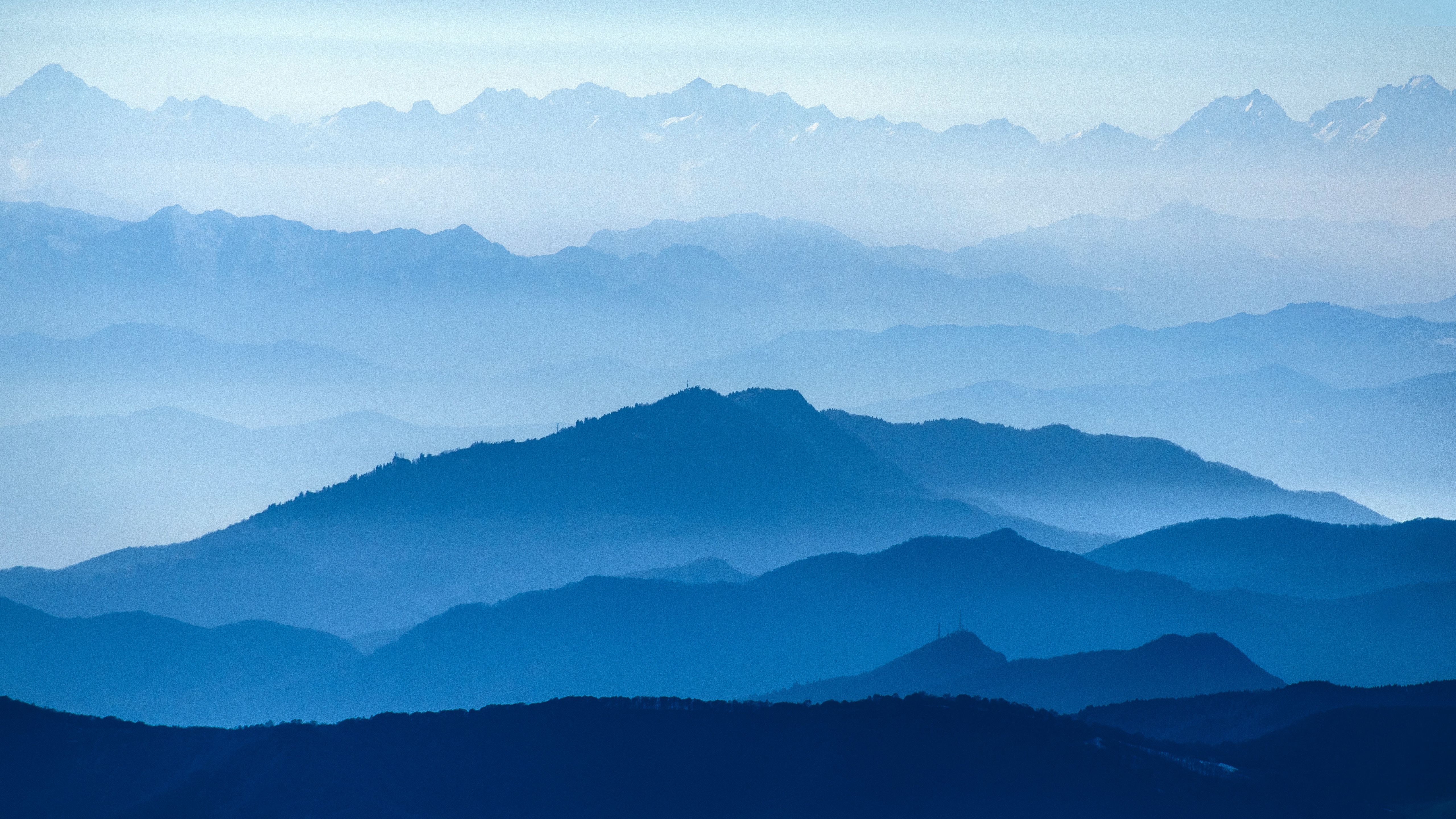 Montagne blu stratificate nebbia, 5120x2880 4K, Desktop 4K