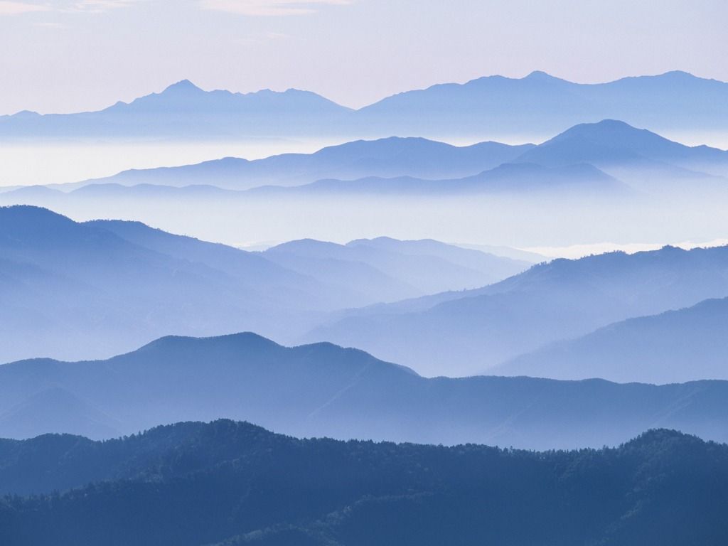 Montagne blu nella nebbia, 1024x768 HD, Laptop