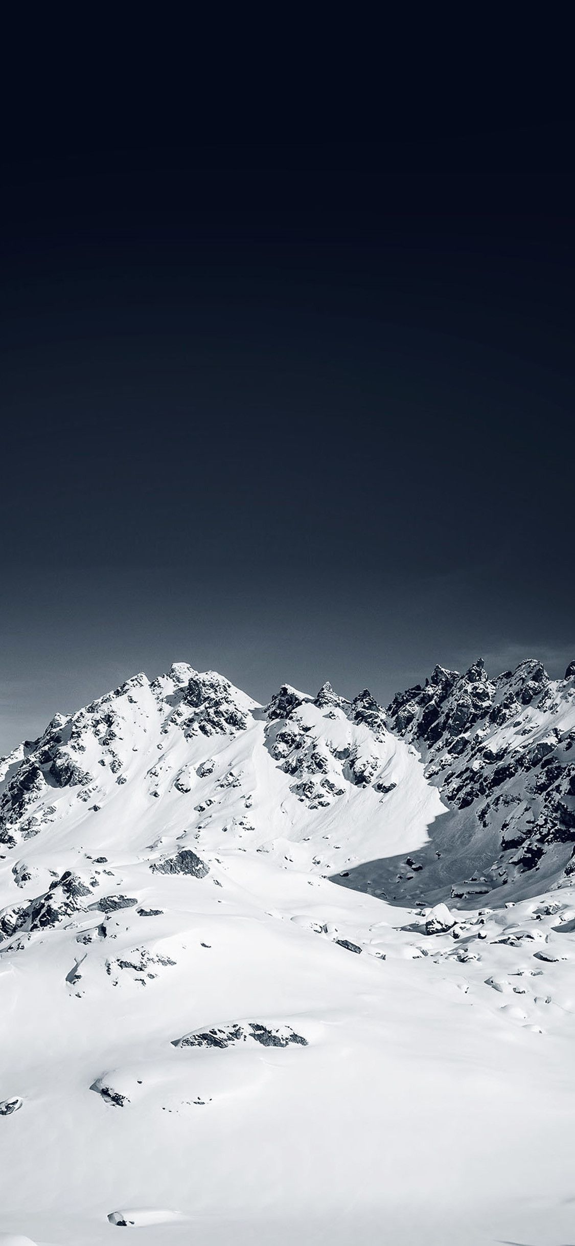 Montagna innevata cielo scuro, 1125x2436 Full HD Verticale, iPhone Pro Max