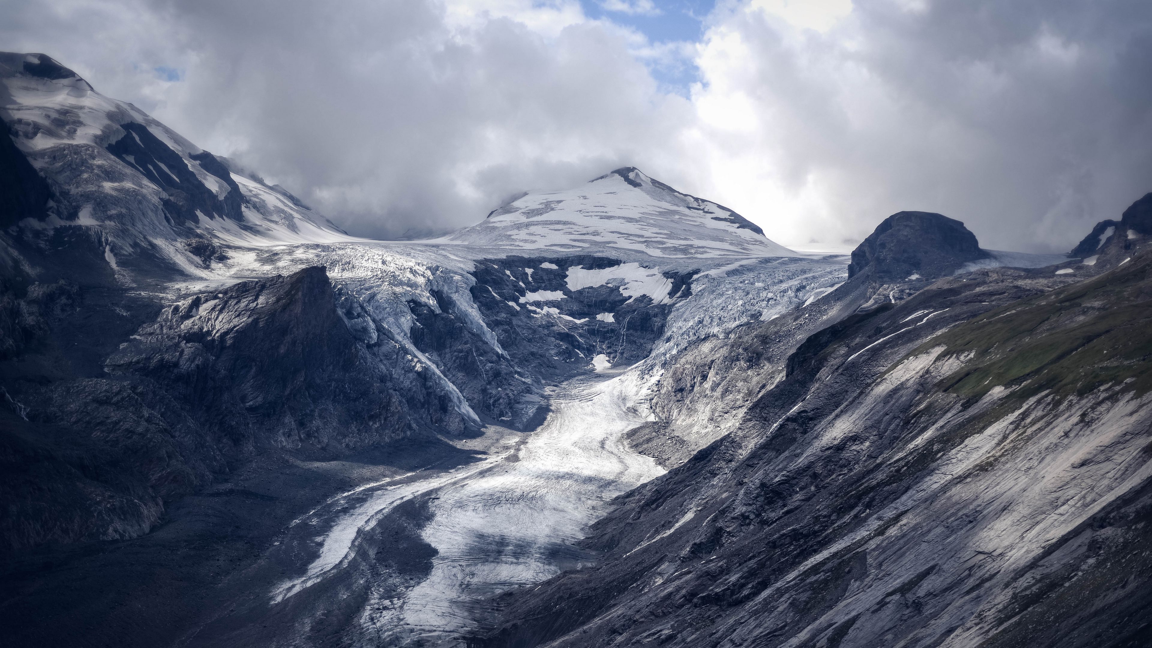 Ghiacciaio montano con nuvole, 3840x2160 Ultra HD, 4K TV