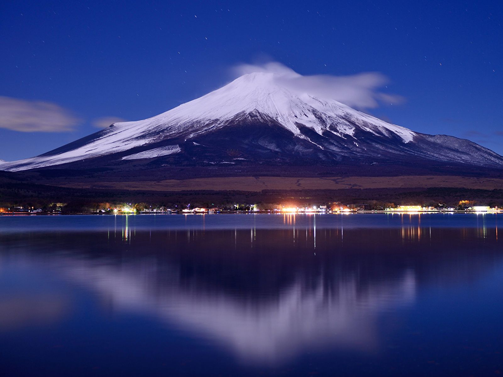 Monte Fuji notturno riflesso lago, 1600x1200 900p, Desktop
