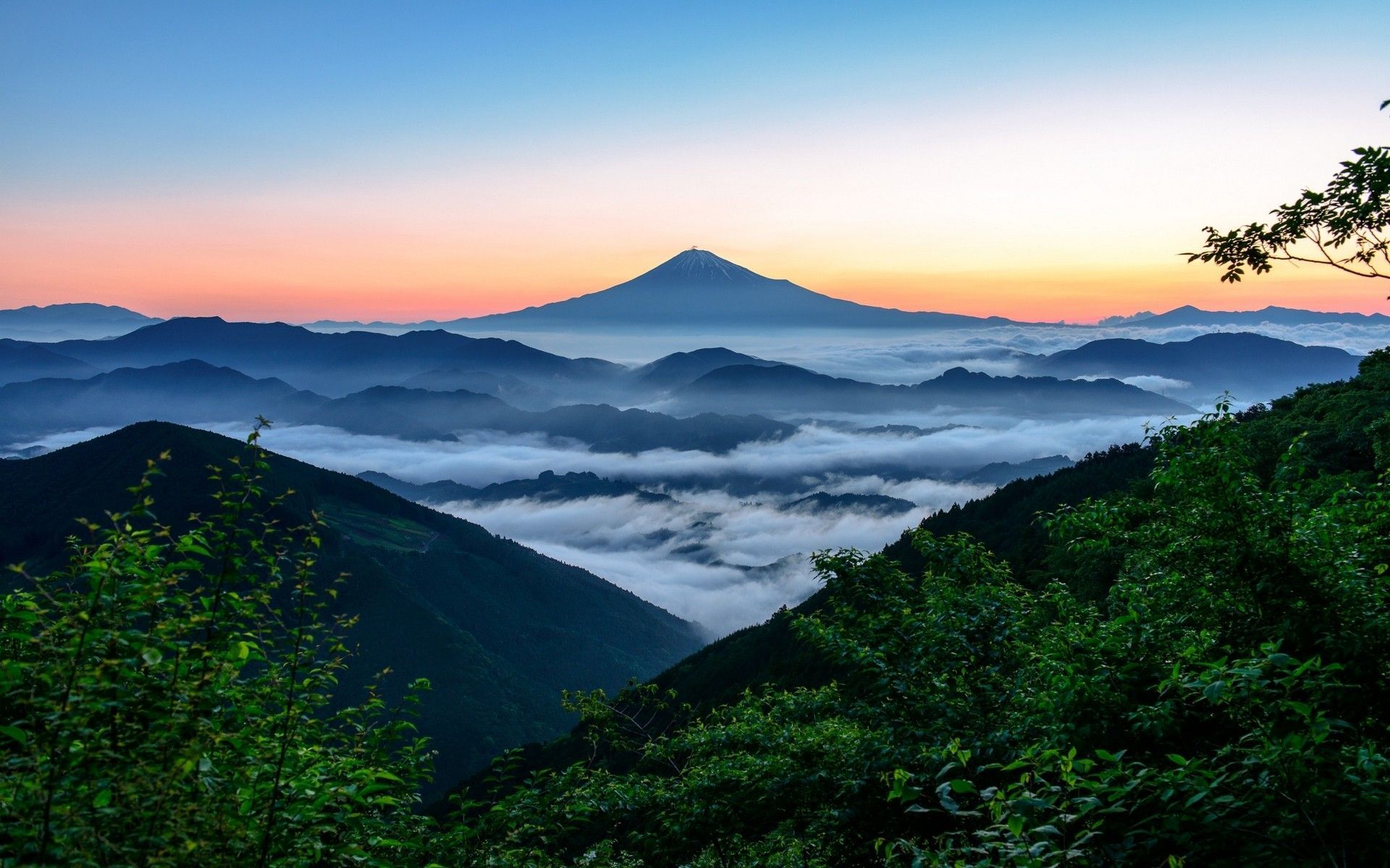 Monte Fuji tra le nuvole, Giappone, 1920x1200 Full HD+ WUXGA, PC