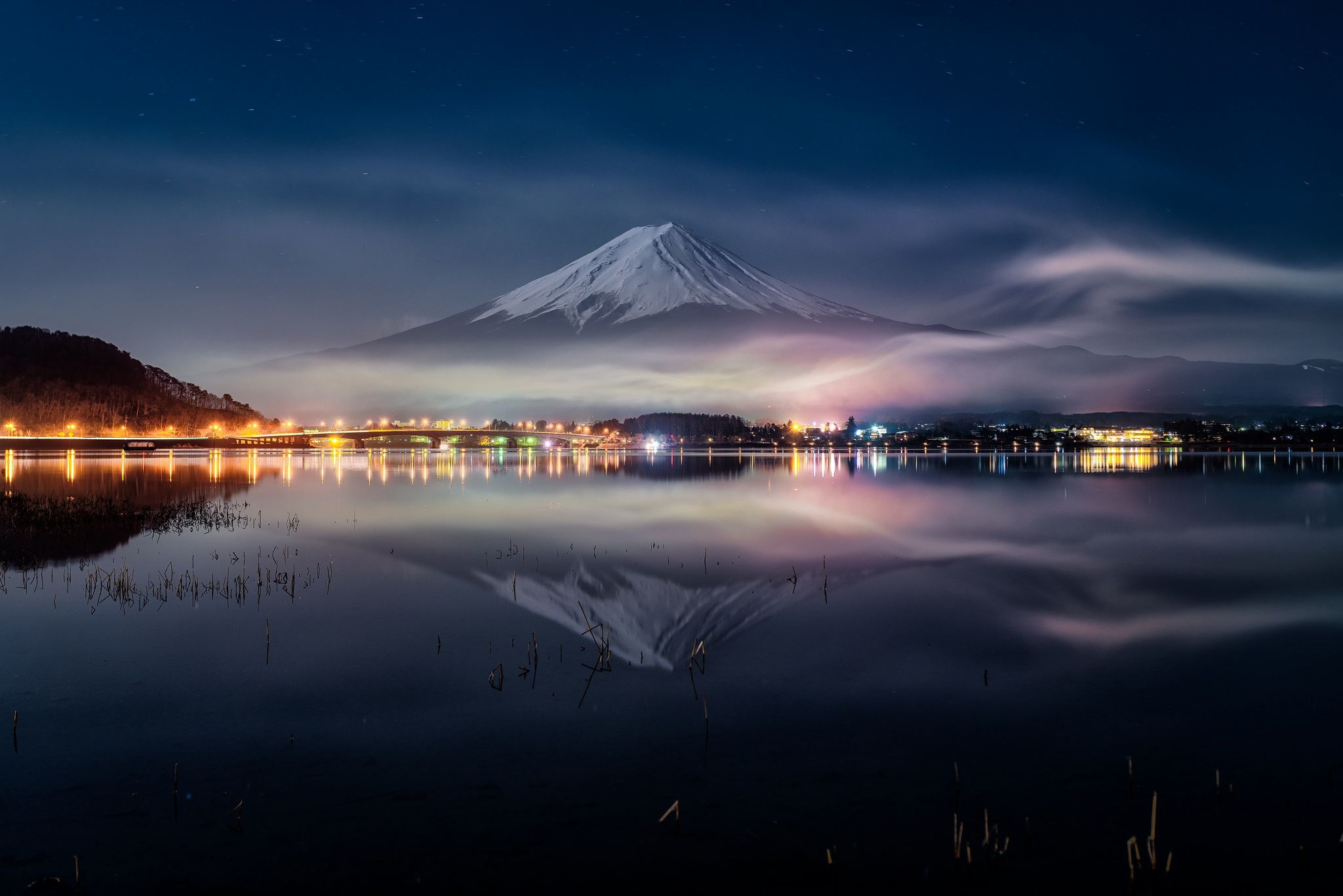 Monte Fuji notturno con riflesso, vulcano, 2048x1367 alta risoluzione, Desktop