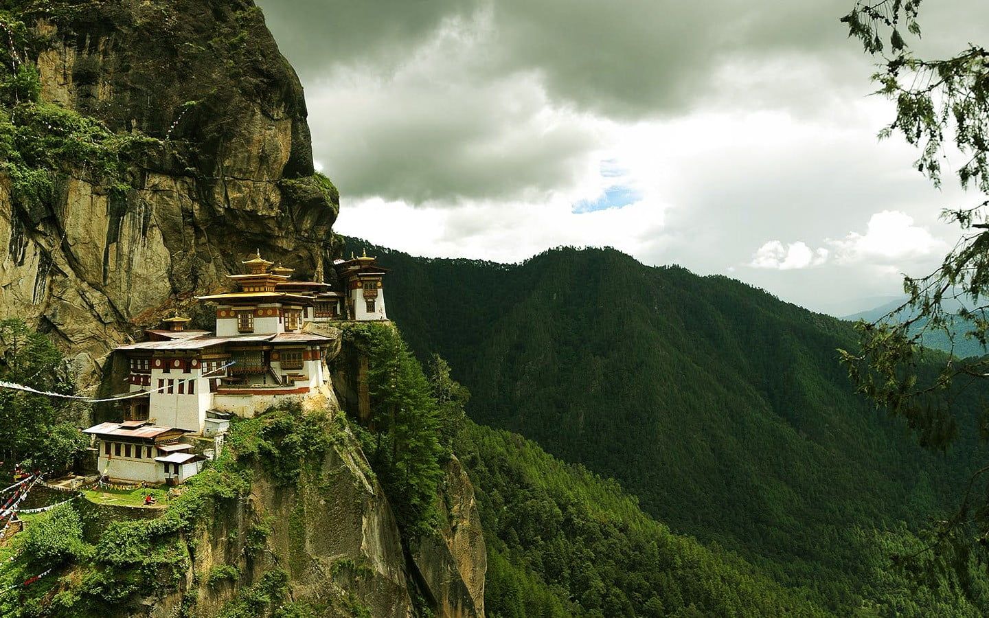 Monastero su scogliera montana, 1440x900 HD, Desktop