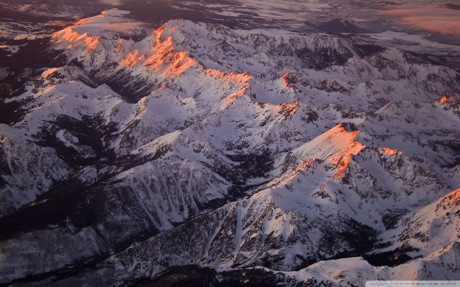 Catena montuosa innevata al tramonto, 1920x1200 WUXGA, Laptop