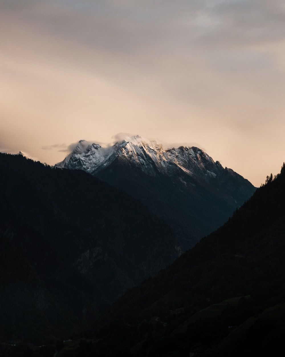 Montagna innevata al tramonto, 1000x1250 Full HD Verticale, Smartphone