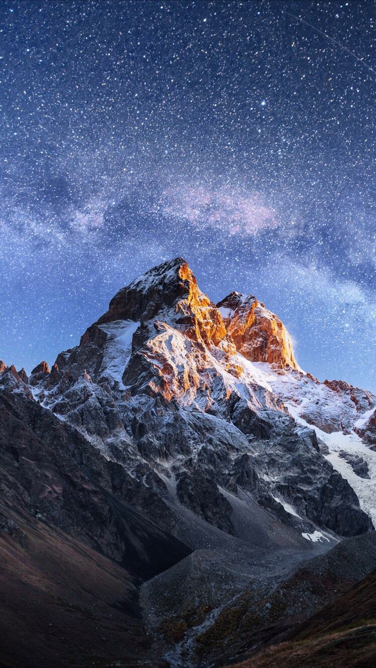 Montagna innevata con via lattea, 750x1334 Full HD Verticale, Smartphone