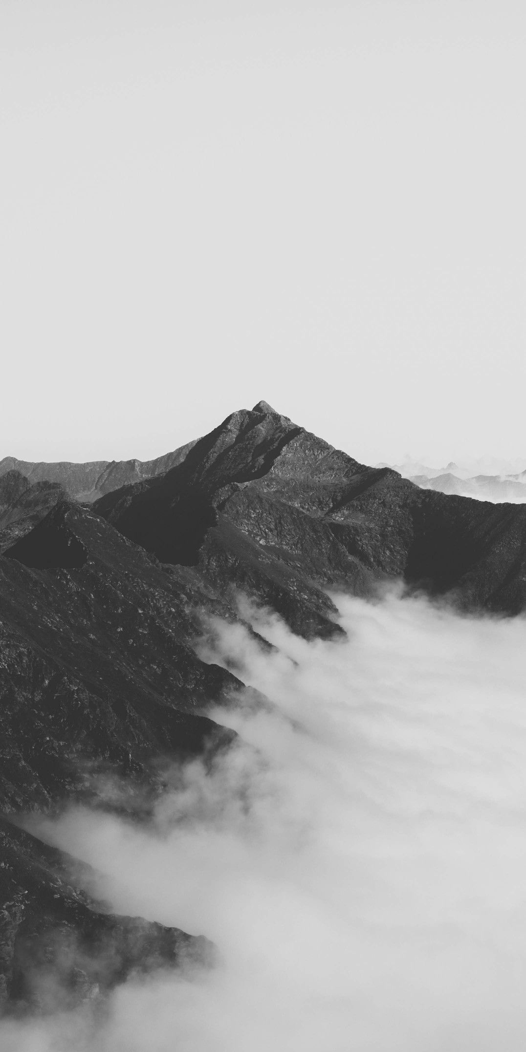 Montagna in bianco e nero con nuvole, 1076x2152 Full HD Verticale, iPhone