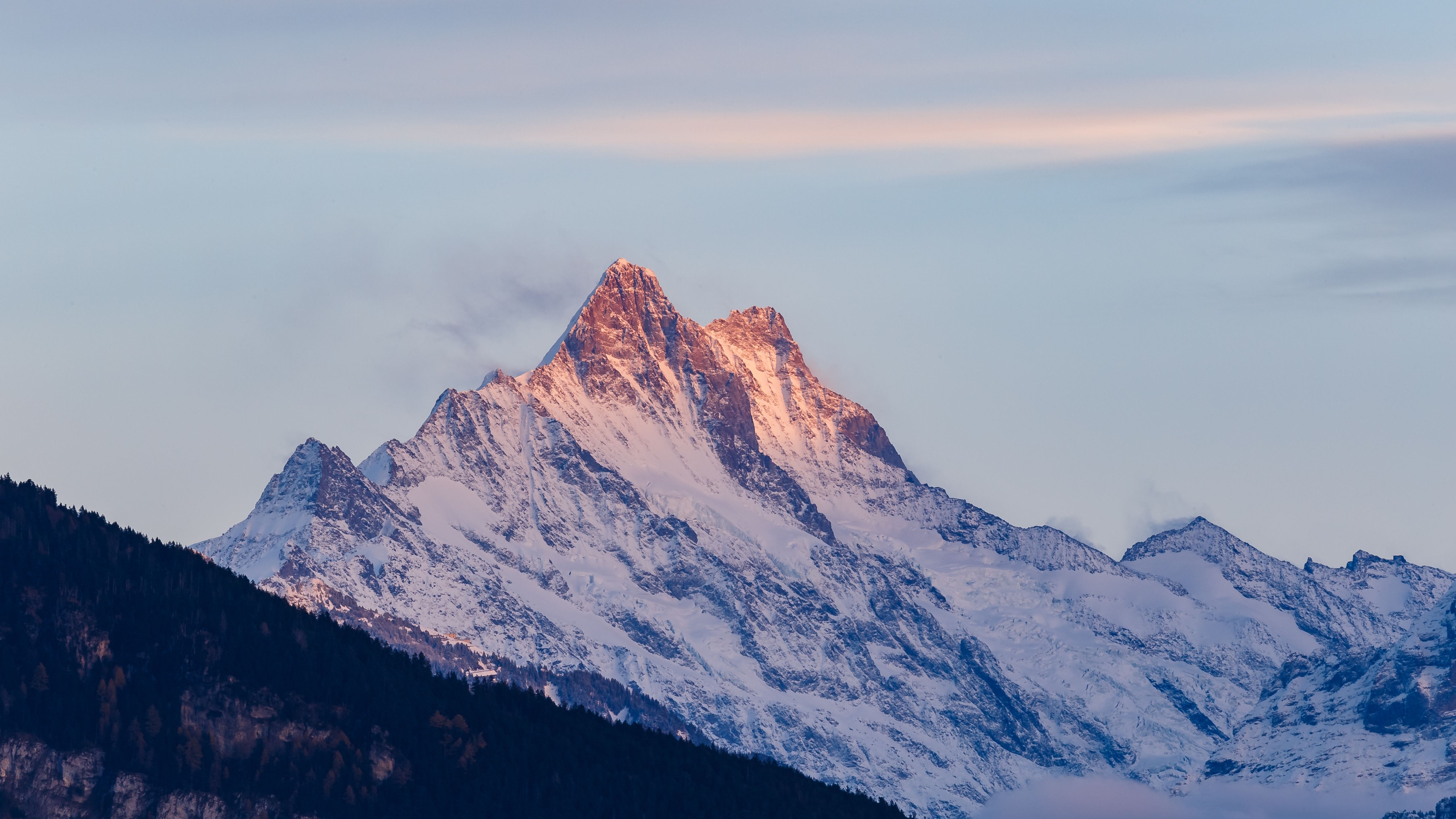 Montagna innevata al tramonto, 5120x2880 UHD, PC 4K
