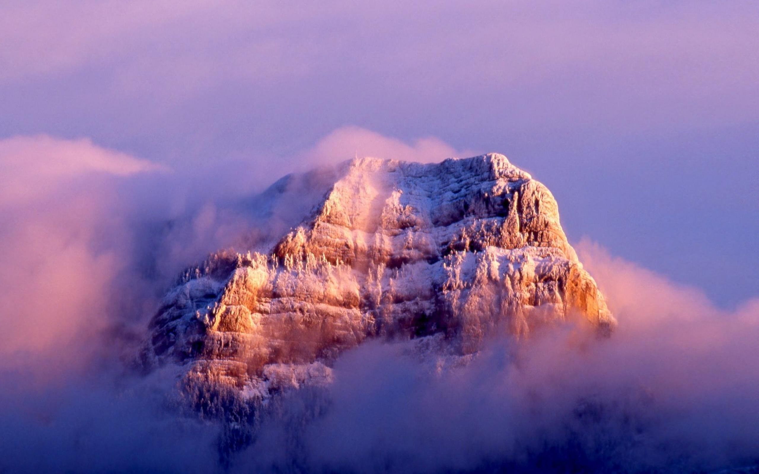 Montagna innevata tra nuvole, 2560x1600 2K+, PC