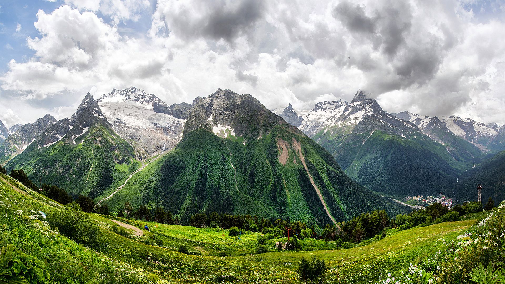 Montagne del Caucaso verdi, 1920x1080 1080p, Desktop