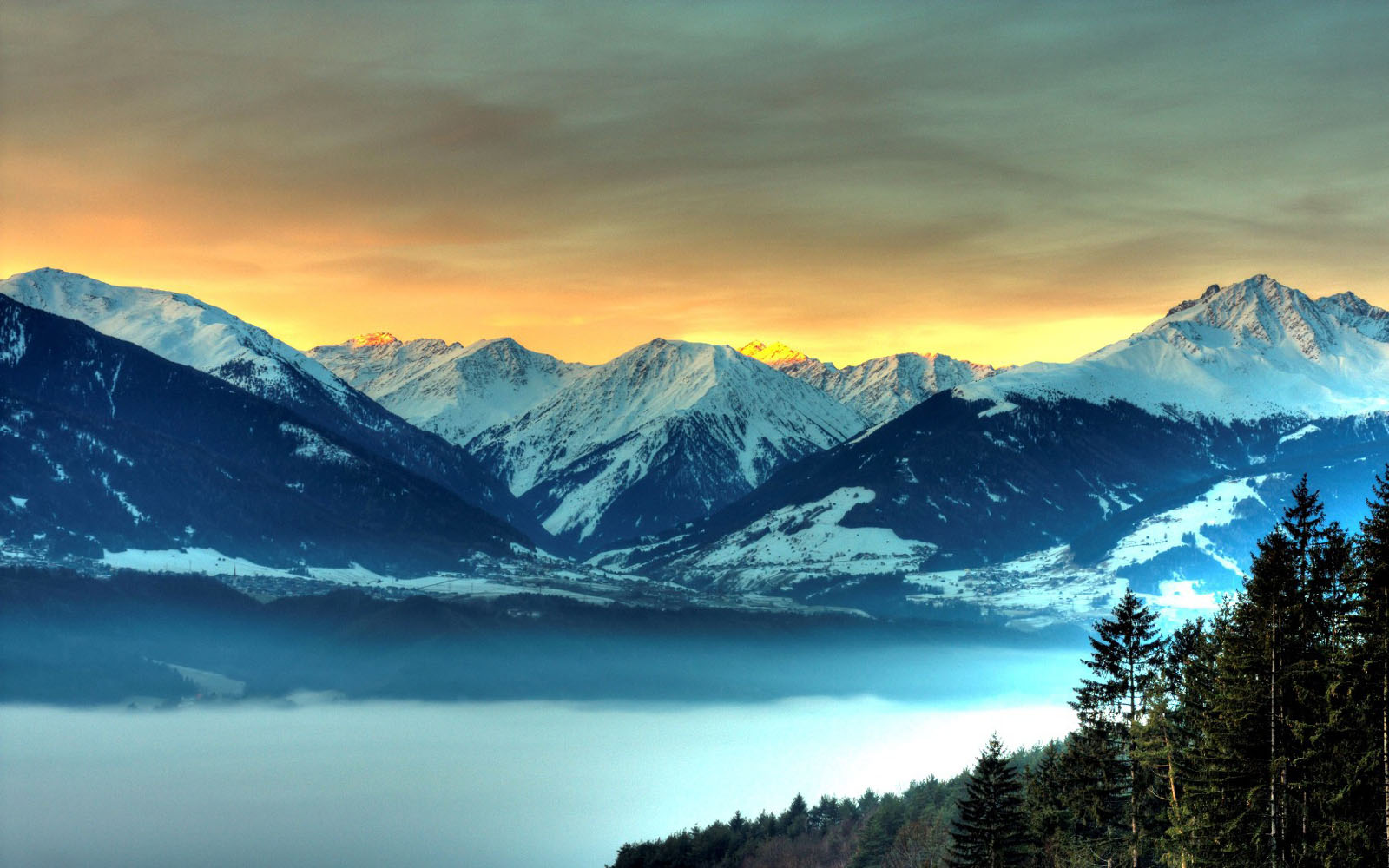 Montagne innevate con nebbia, 1600x1000 HD Ready, Acer Nitro