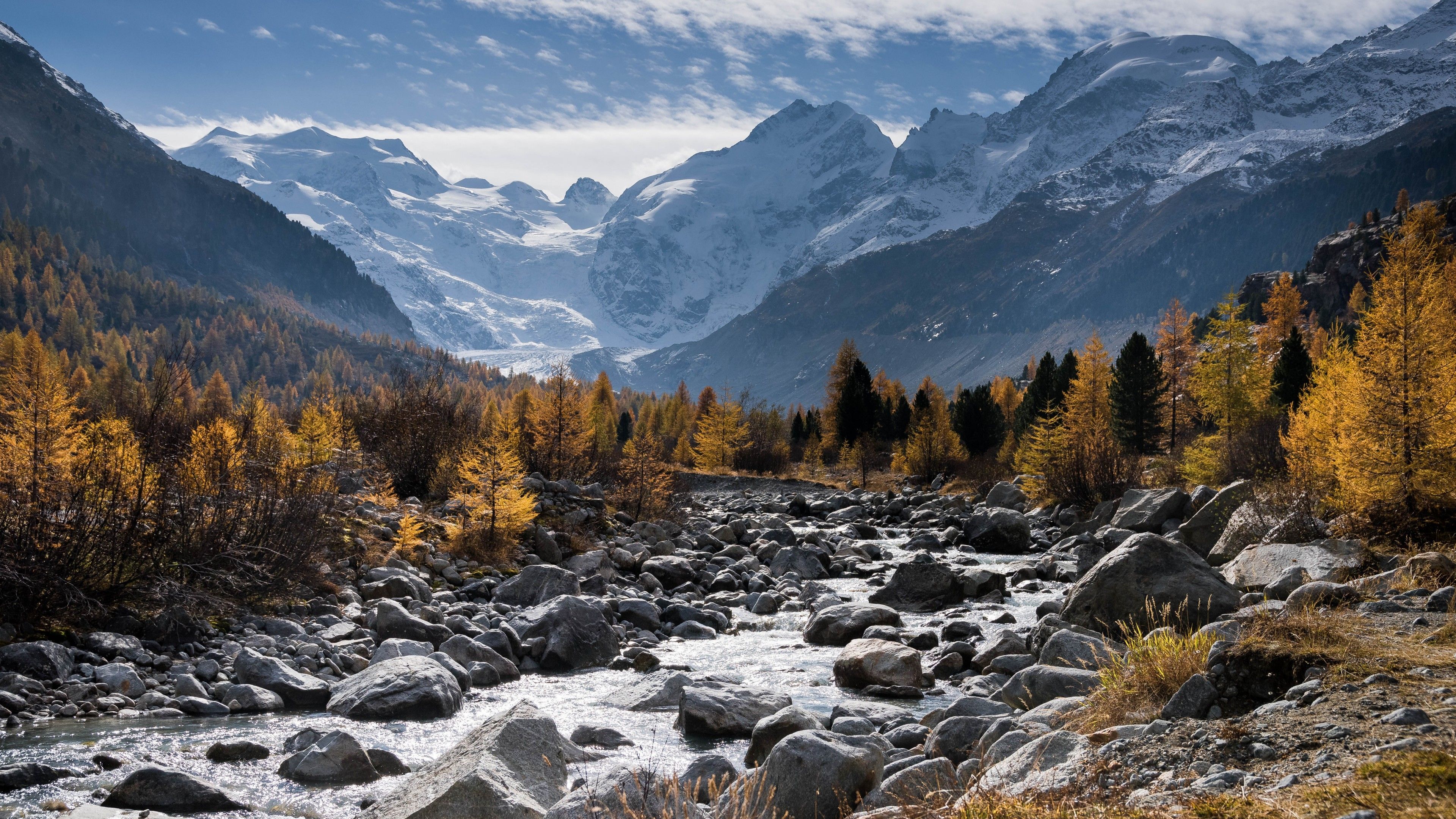 Fiume roccioso vallata montana autunnale, 3840x2160 4K, Desktop 4K