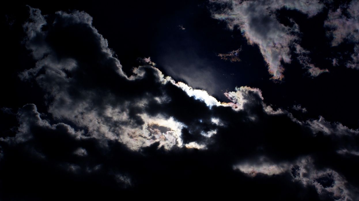 Luna tra nuvole scure notturne, 1246x700 HD, Desktop