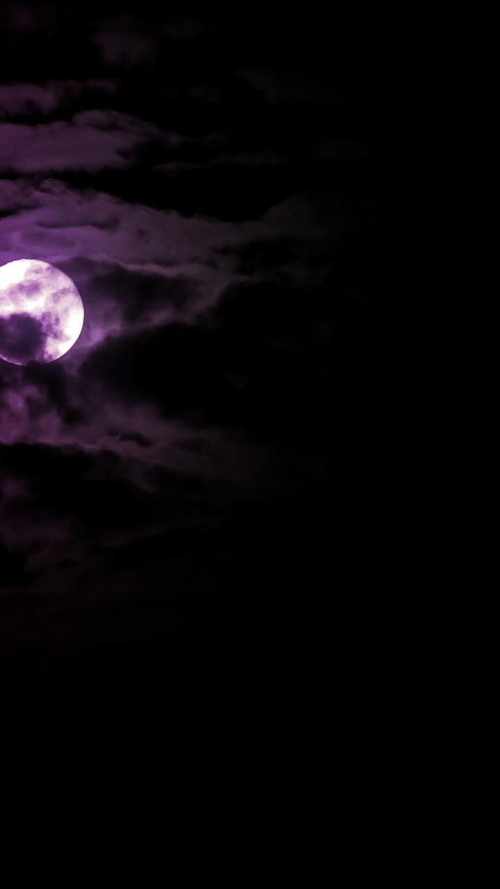 Luna piena viola tra nuvole, 720x1280 Verticale, Mobile