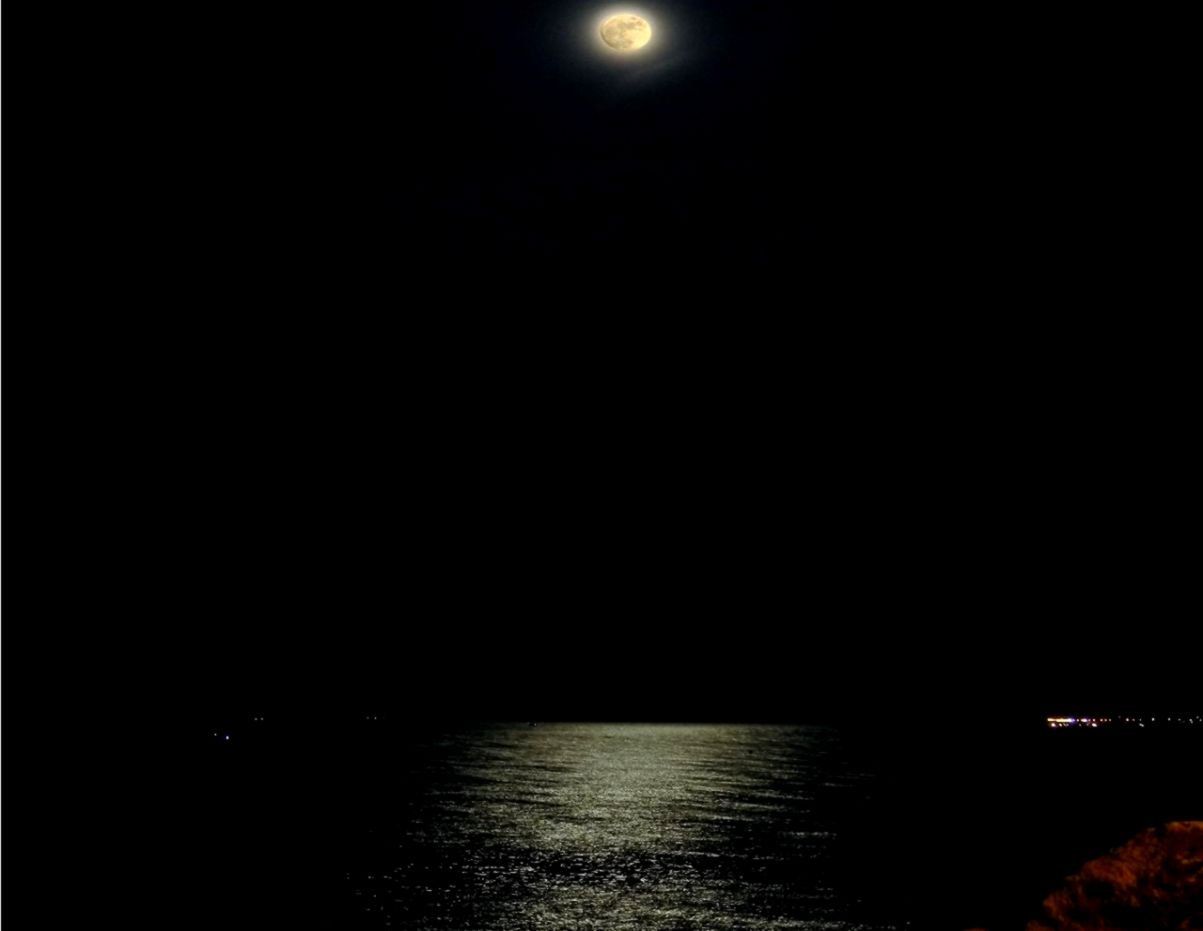 Luna nera con citazione biblica, 720x1280 Full HD Verticale, Google Pixel