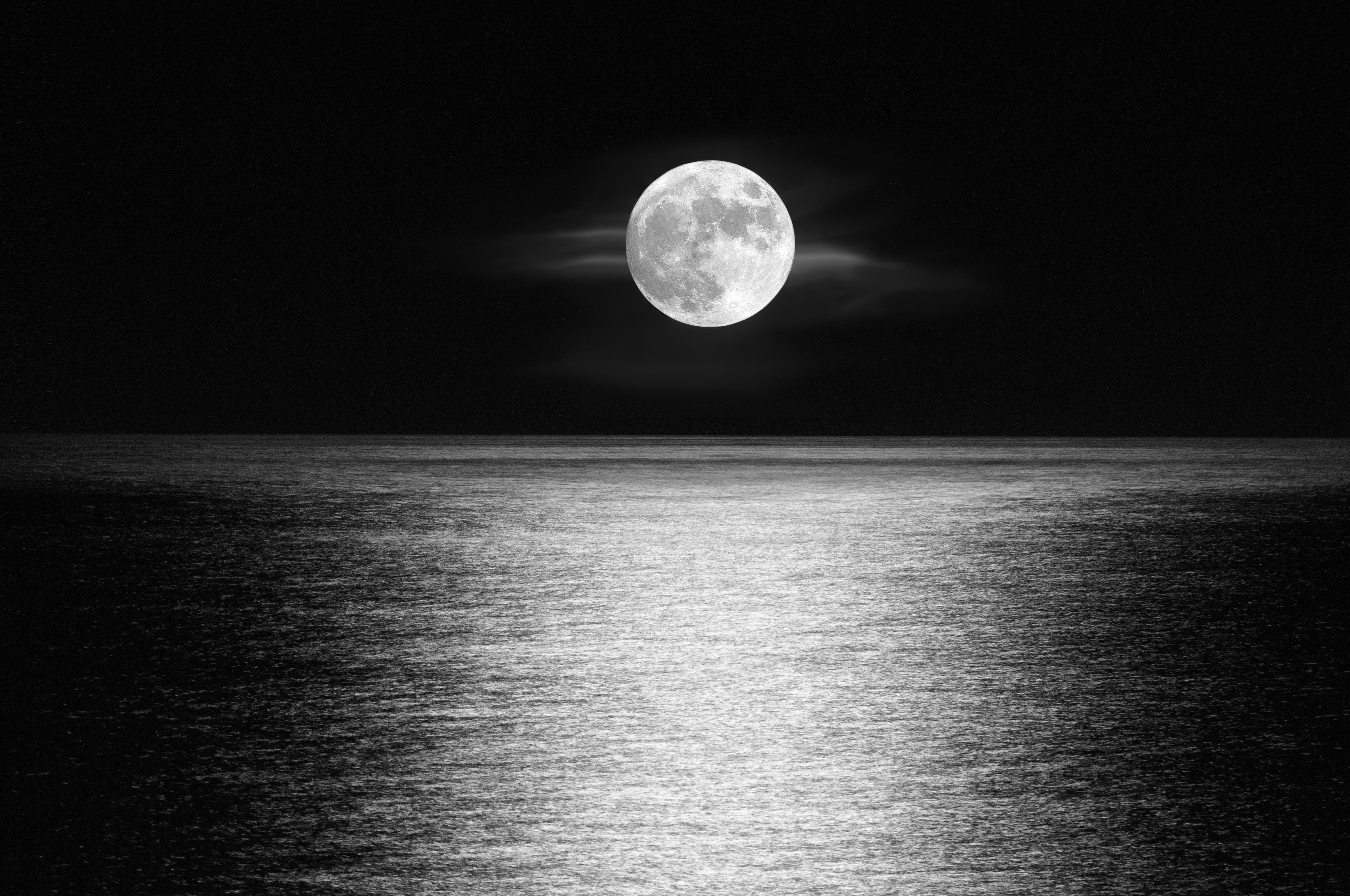 Luna piena sull'oceano notturno, 4172x2770 UHD, PC 4K
