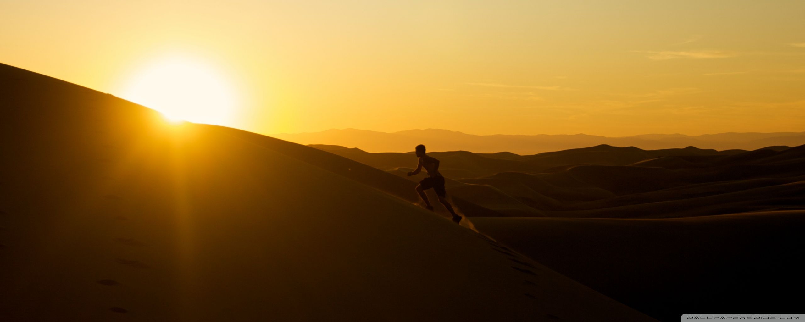Corridore silhouette al tramonto, 2560x1024 Ultrawide, Dual Monitor