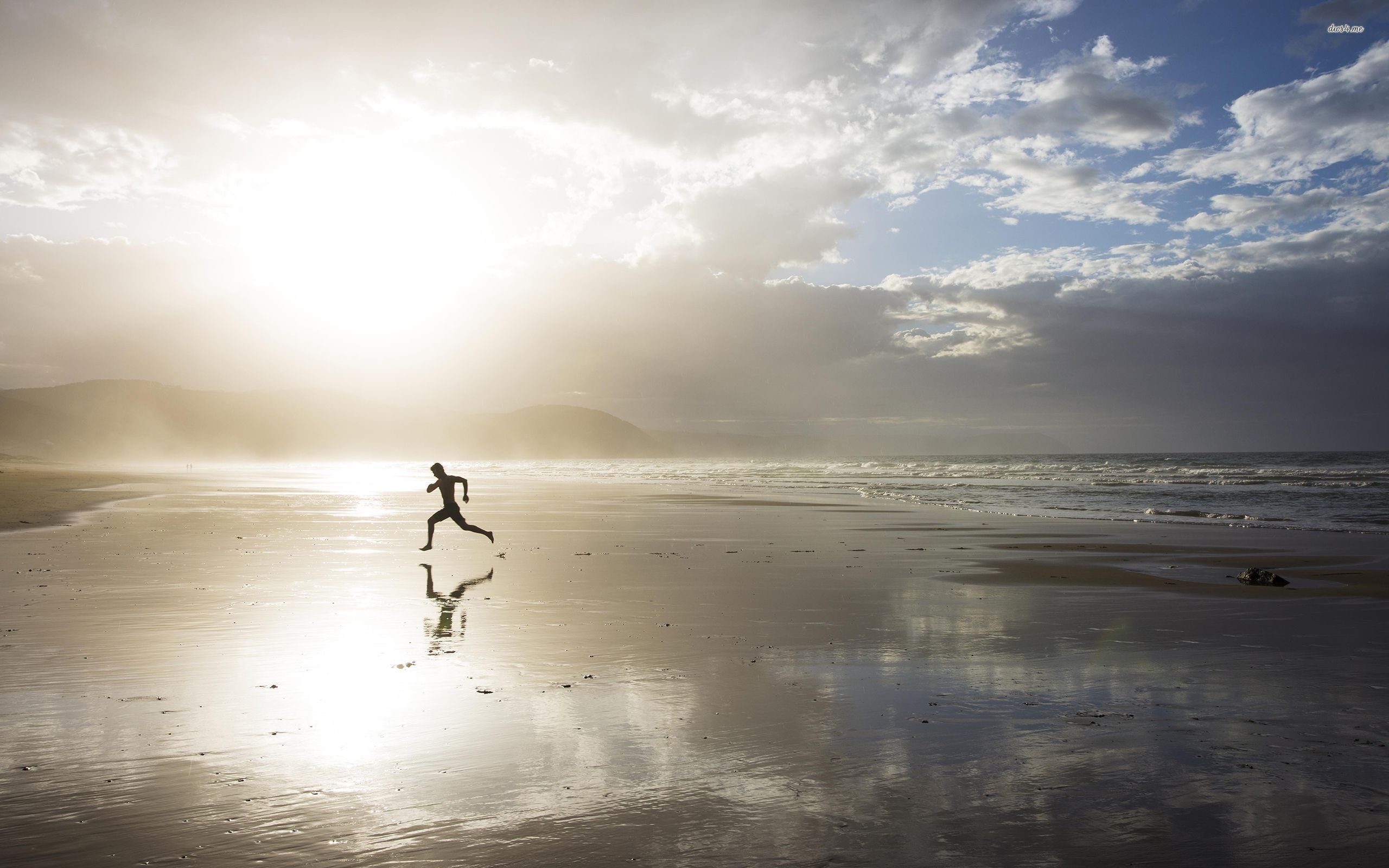 Corridore su spiaggia al tramonto, 2560x1600 2K+, PC