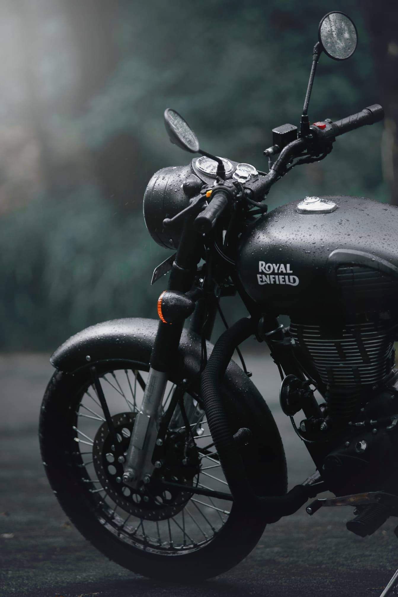 Moto Royal Enfield nera, 1343x2015 Full HD Verticale, Smartphone