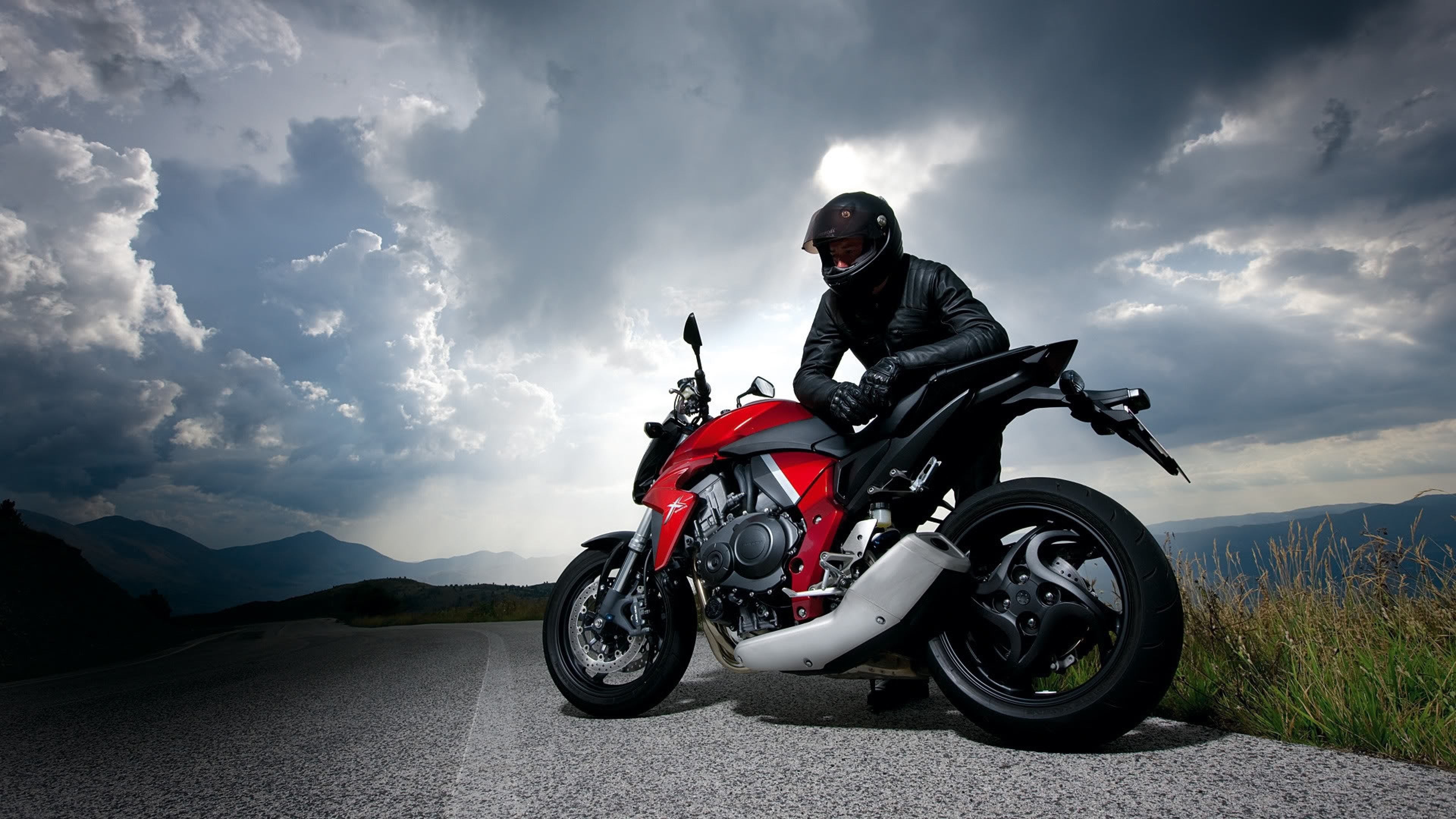 Motociclista con moto rossa su strada, 3840x2160 UHD, PC 4K