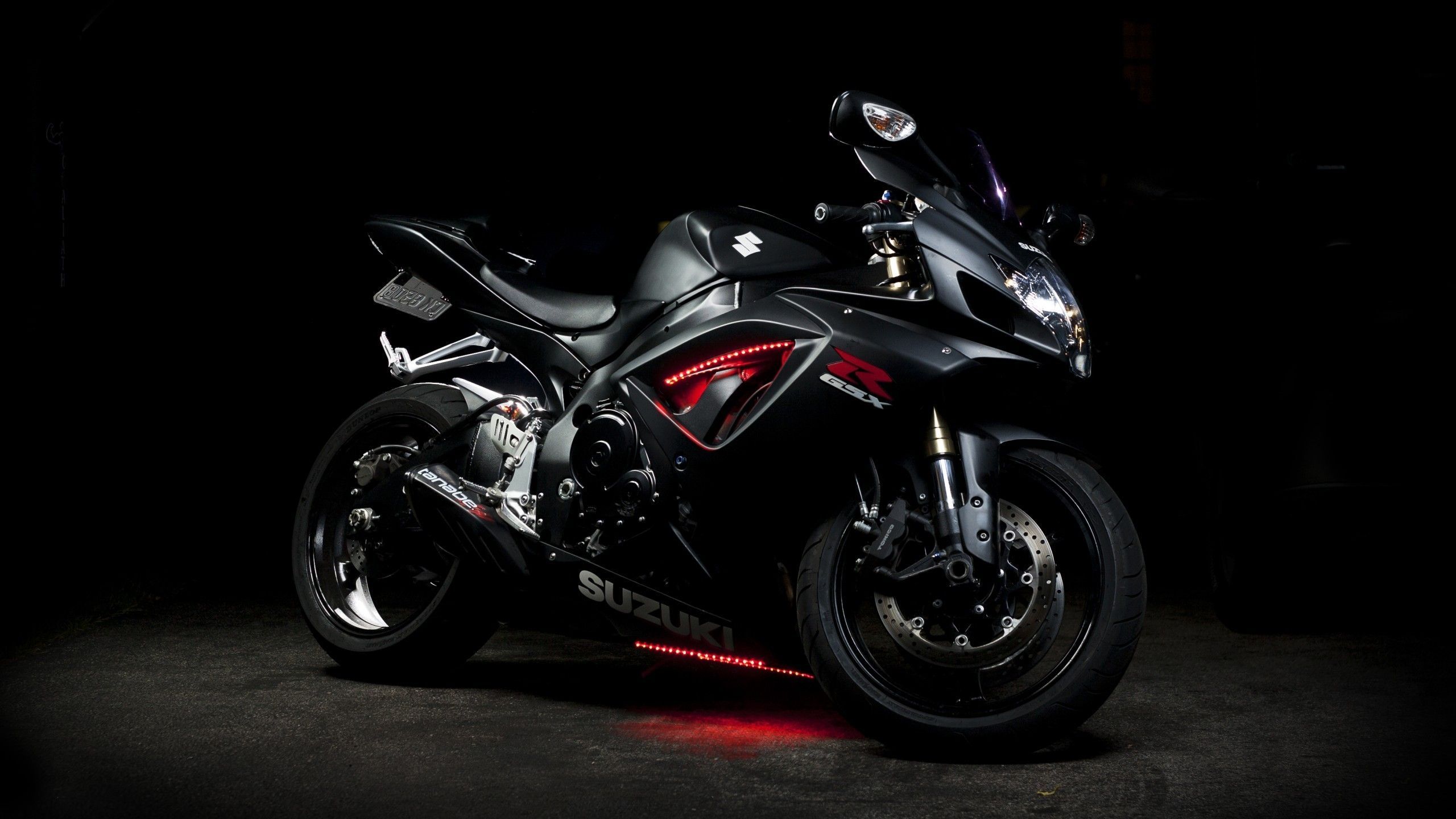 Moto Suzuki nera sportiva, 2560x1440 QHD, Laptop