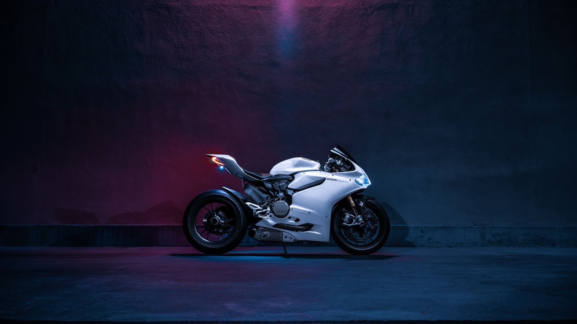 Scooter Vespa nero minimalista, 1080x1920 Full HD Verticale, Samsung Galaxy