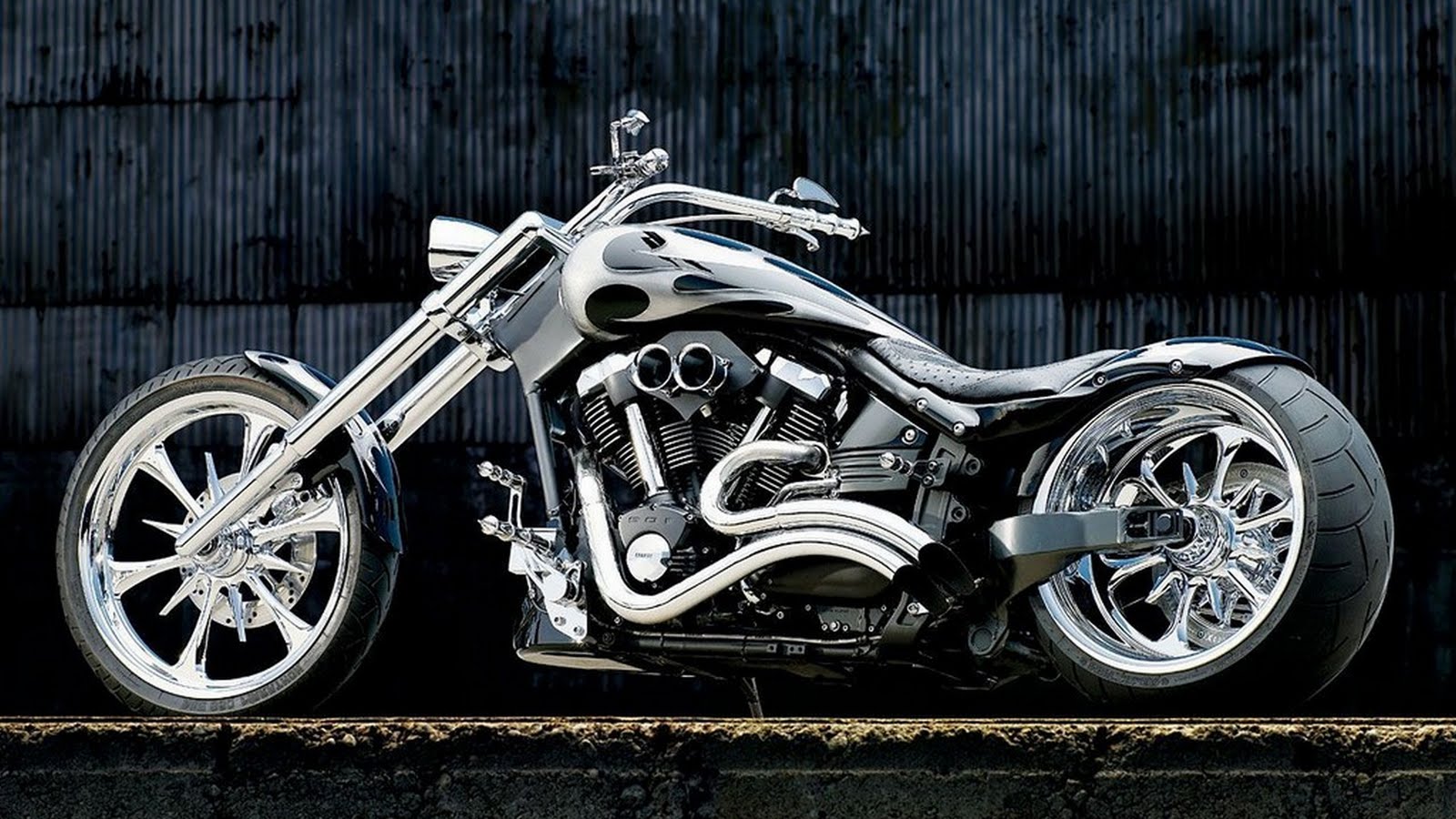 Motociclista con casco su sportiva, 728x1294 Full HD Verticale, iPhone