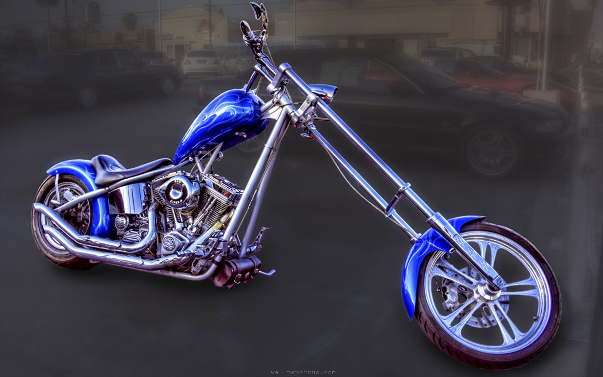 Moto chopper cromata con modella, 2000x1333 Hi-Res, PC Desktop