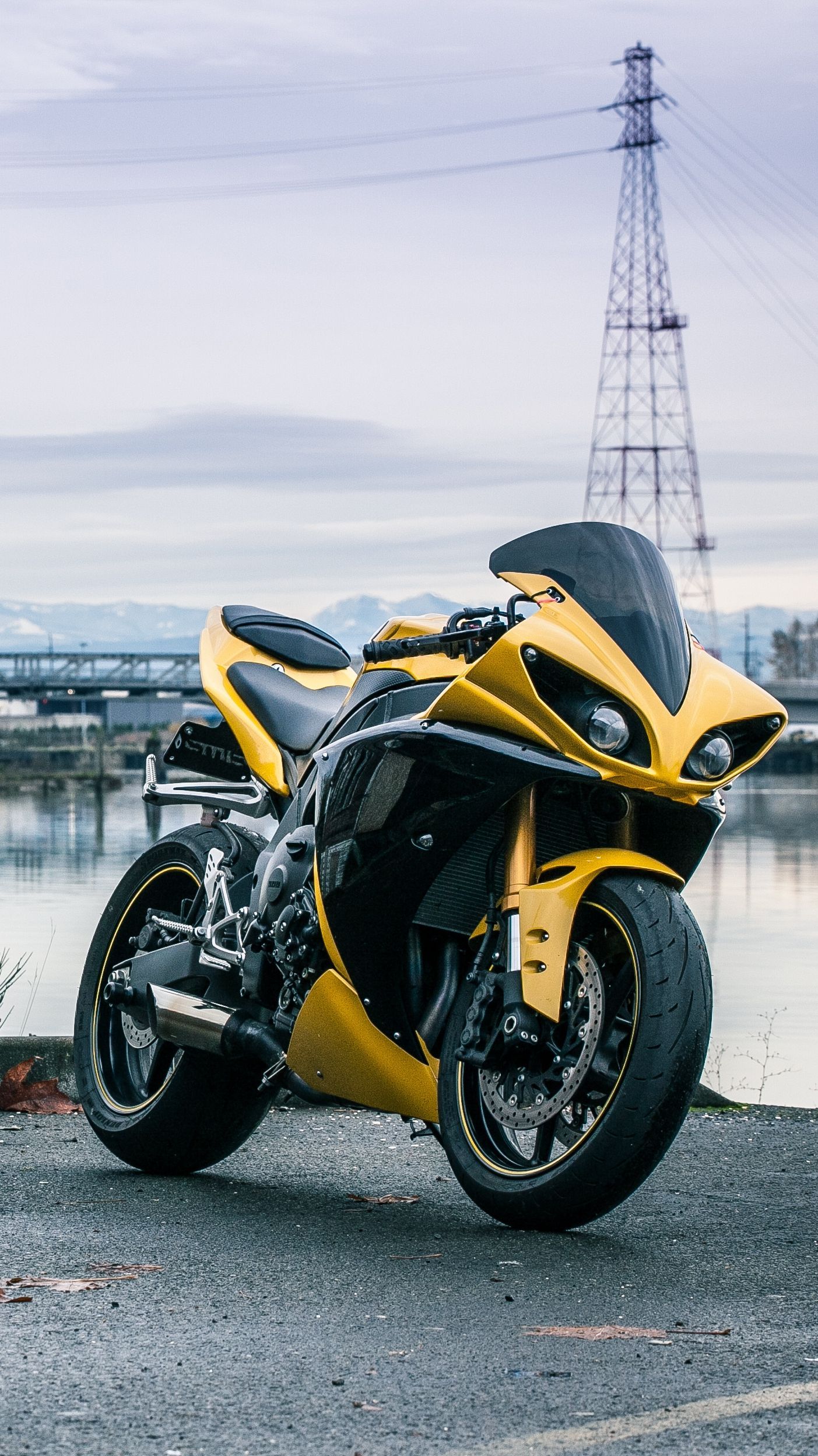 Moto custom rossa e nera, 1920x1440 Full HD+, Laptop