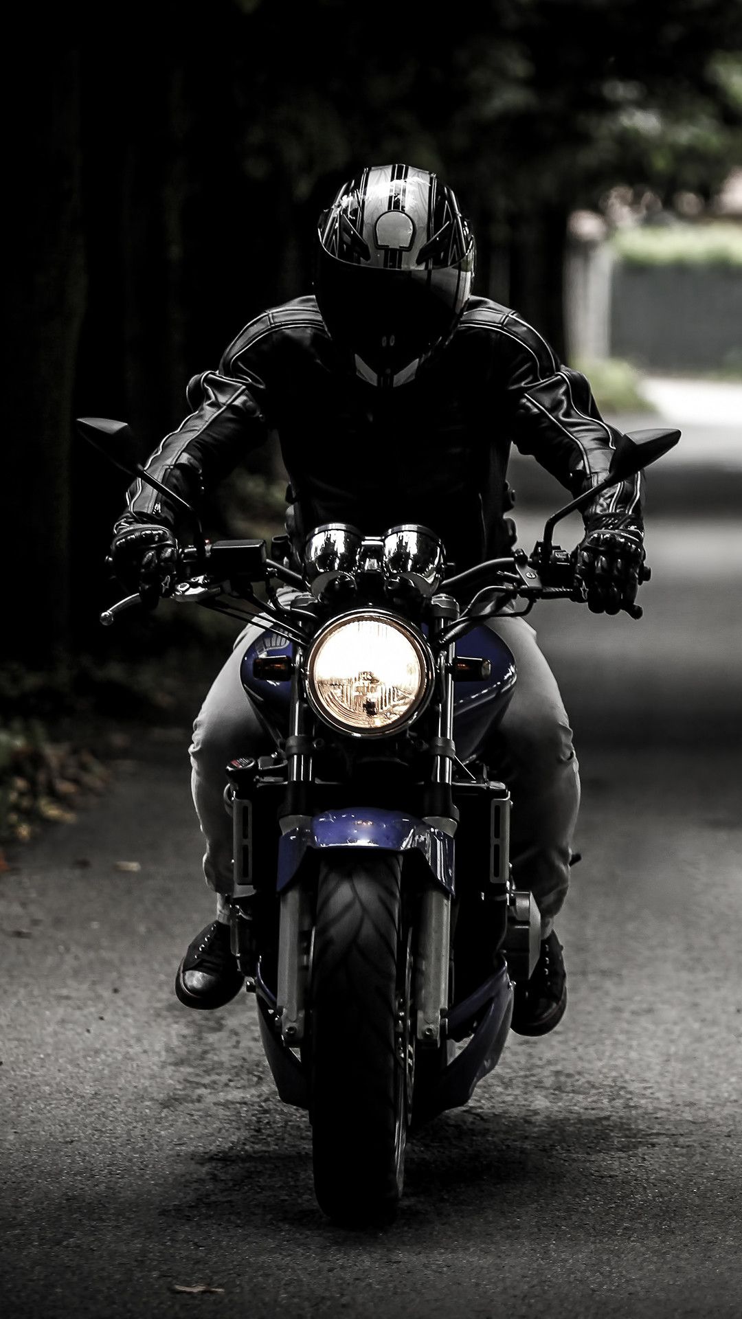 Motocicletta blu scuro faro acceso, 1080x1920 Full HD Verticale, iPhone