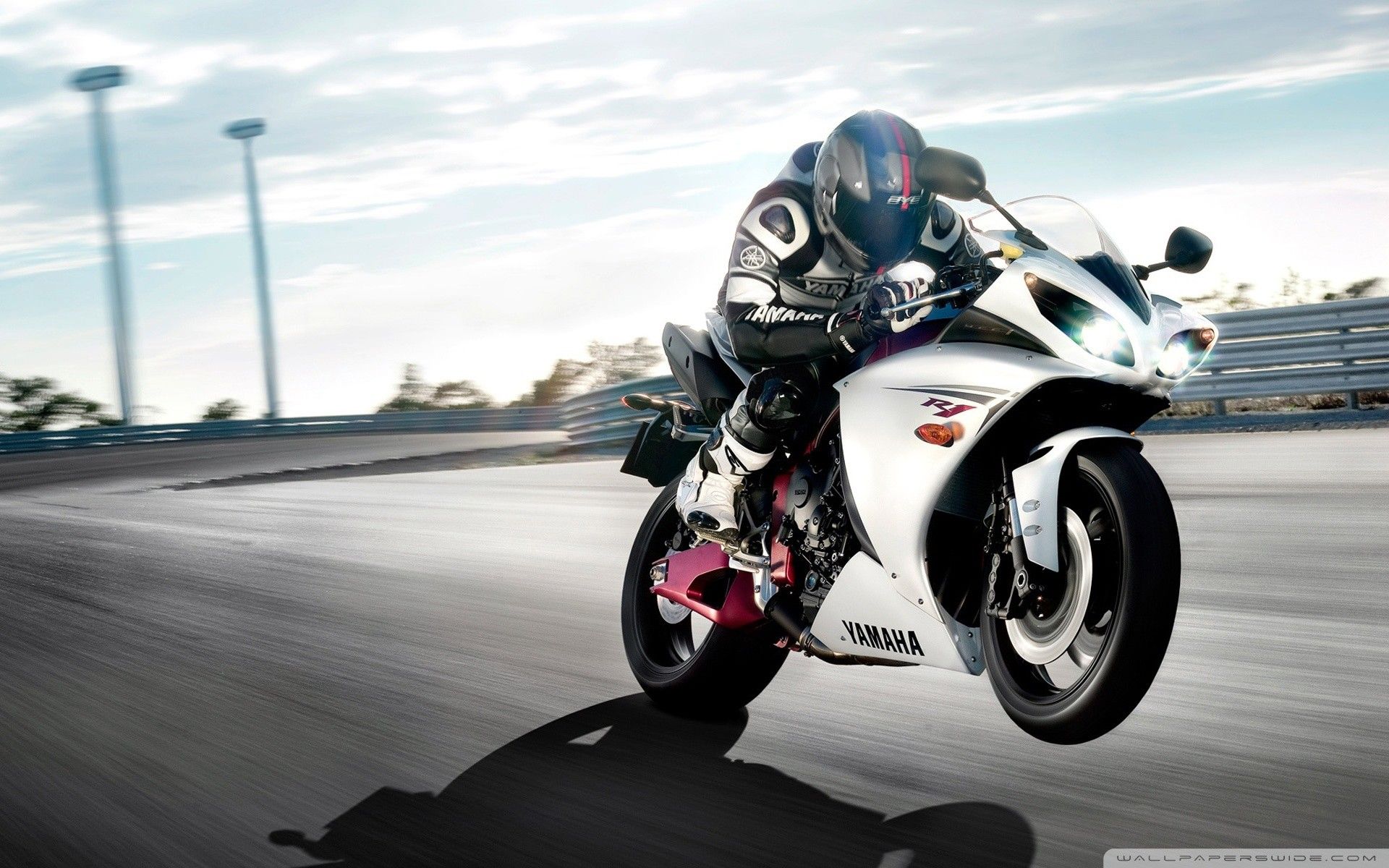 Moto Yamaha sportiva bianca, 1920x1200 Full HD+, Desktop