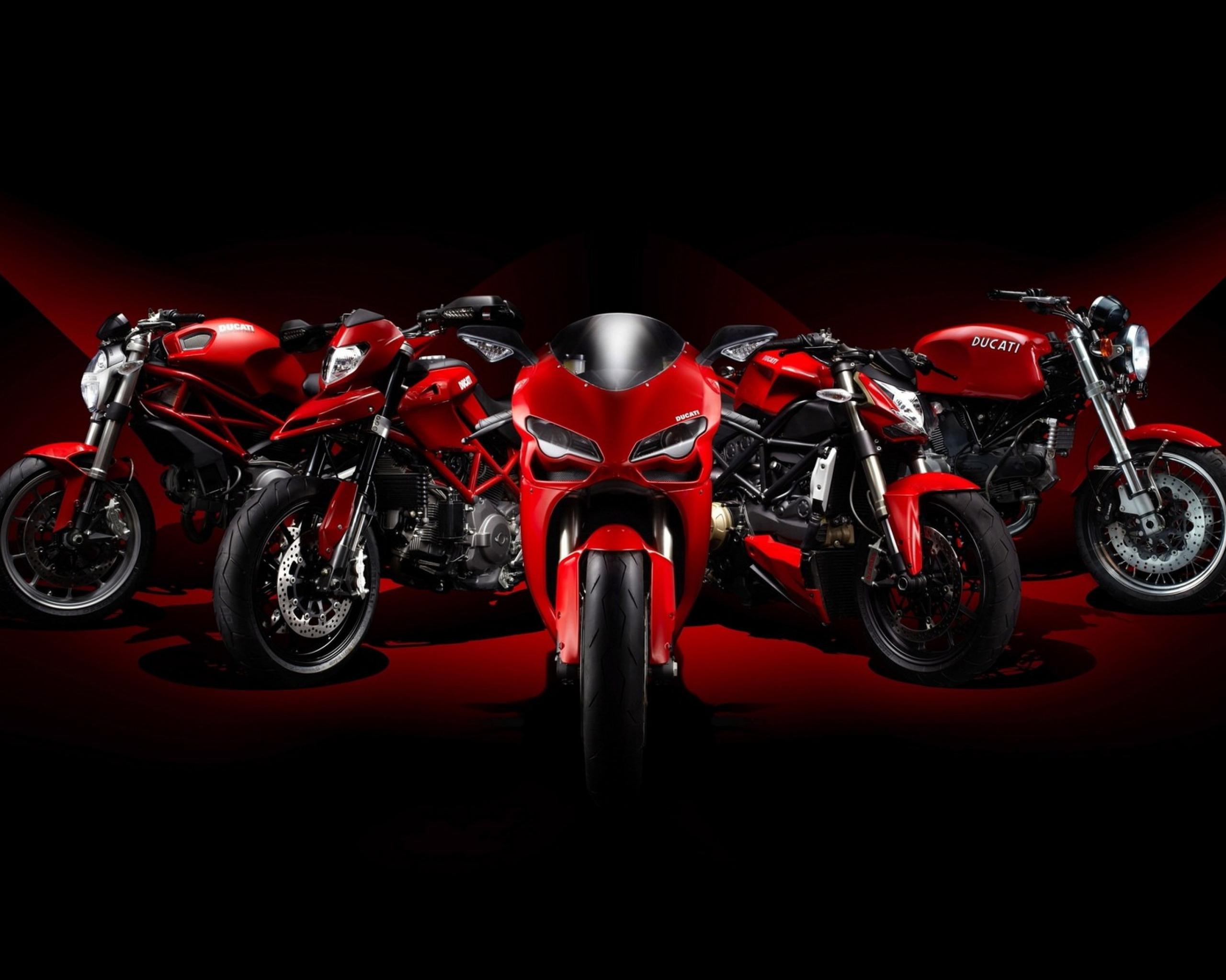 Moto Ducati rosse in fila, 2560x2048 2K+, Monitor Gaming