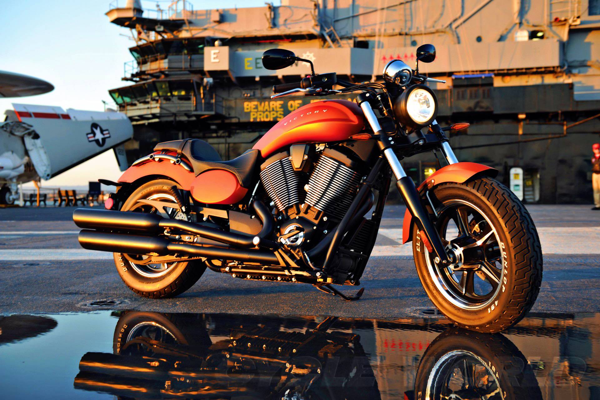 Moto sportiva parcheggiata, 2560x1440 2K QHD, PC