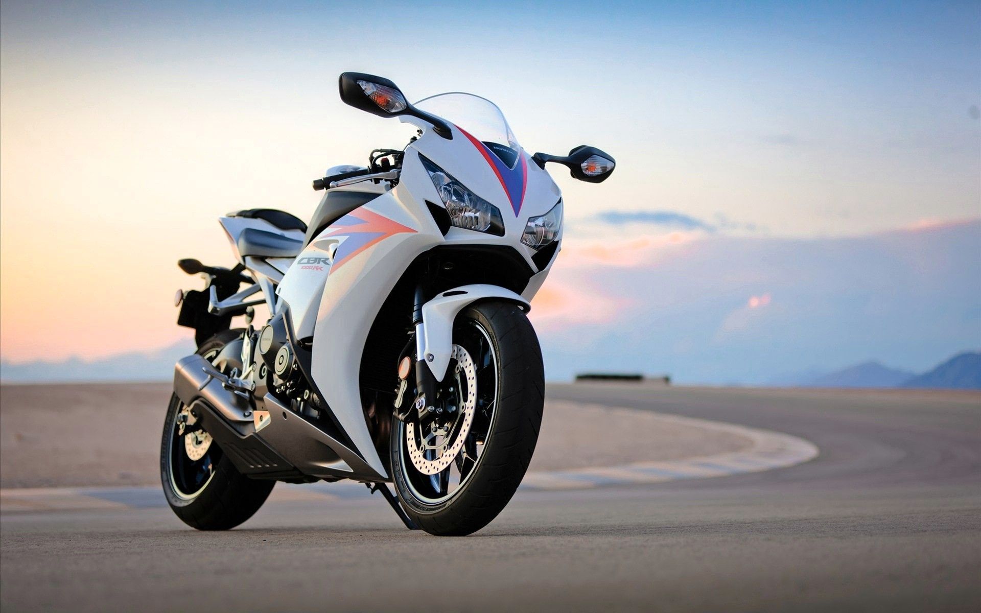 Moto sportiva Honda bianca, 1920x1200 Full HD+, Desktop